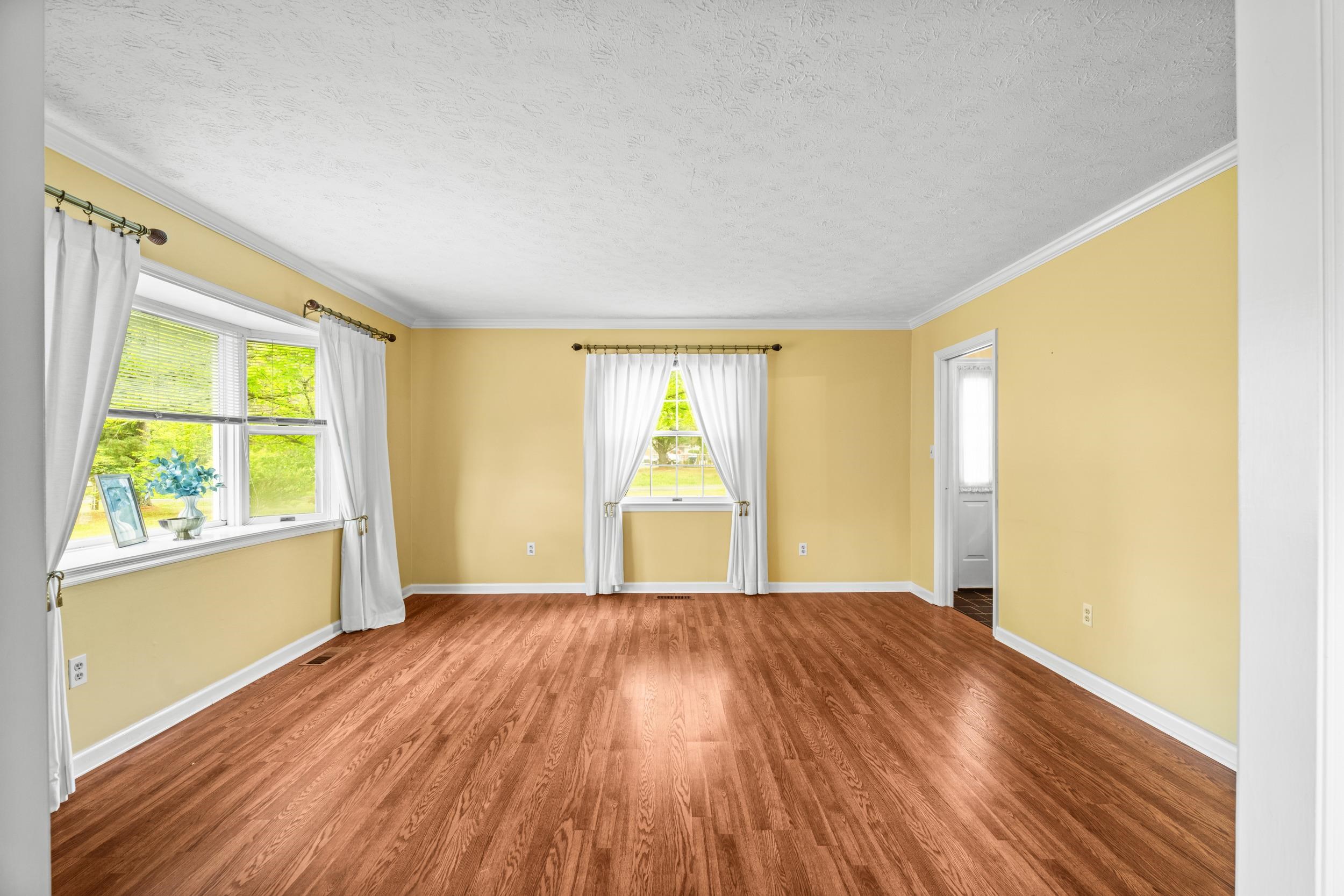 32 HENKEL RD, WAYNESBORO, Virginia 22980, 5 Bedrooms Bedrooms, ,3 BathroomsBathrooms,Residential,32 HENKEL RD,676871 MLS # 676871