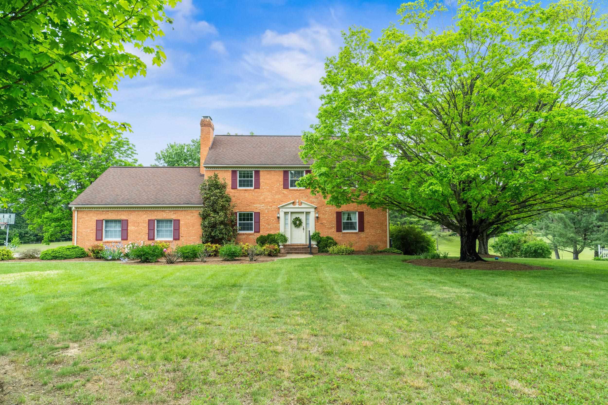 32 HENKEL RD, WAYNESBORO, Virginia 22980, 5 Bedrooms Bedrooms, ,3 BathroomsBathrooms,Residential,32 HENKEL RD,676871 MLS # 676871