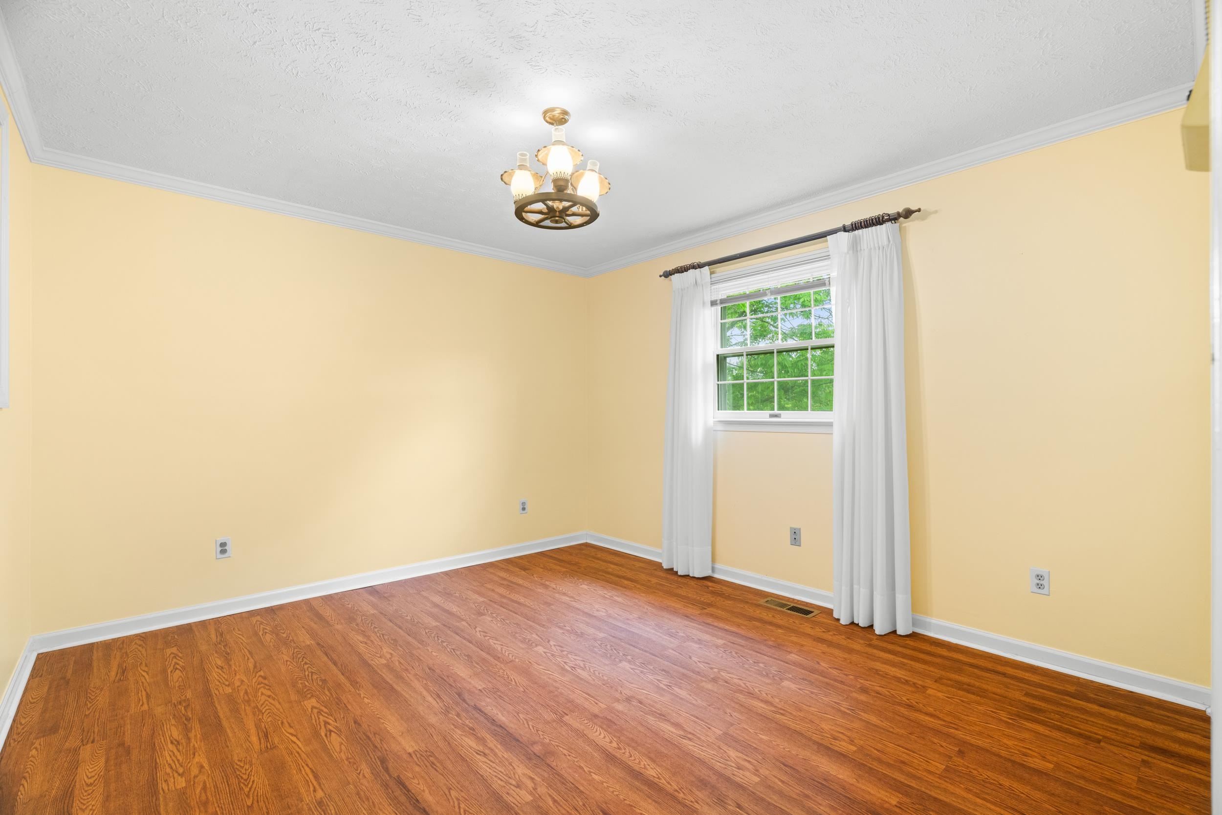 32 HENKEL RD, WAYNESBORO, Virginia 22980, 5 Bedrooms Bedrooms, ,3 BathroomsBathrooms,Residential,32 HENKEL RD,676871 MLS # 676871