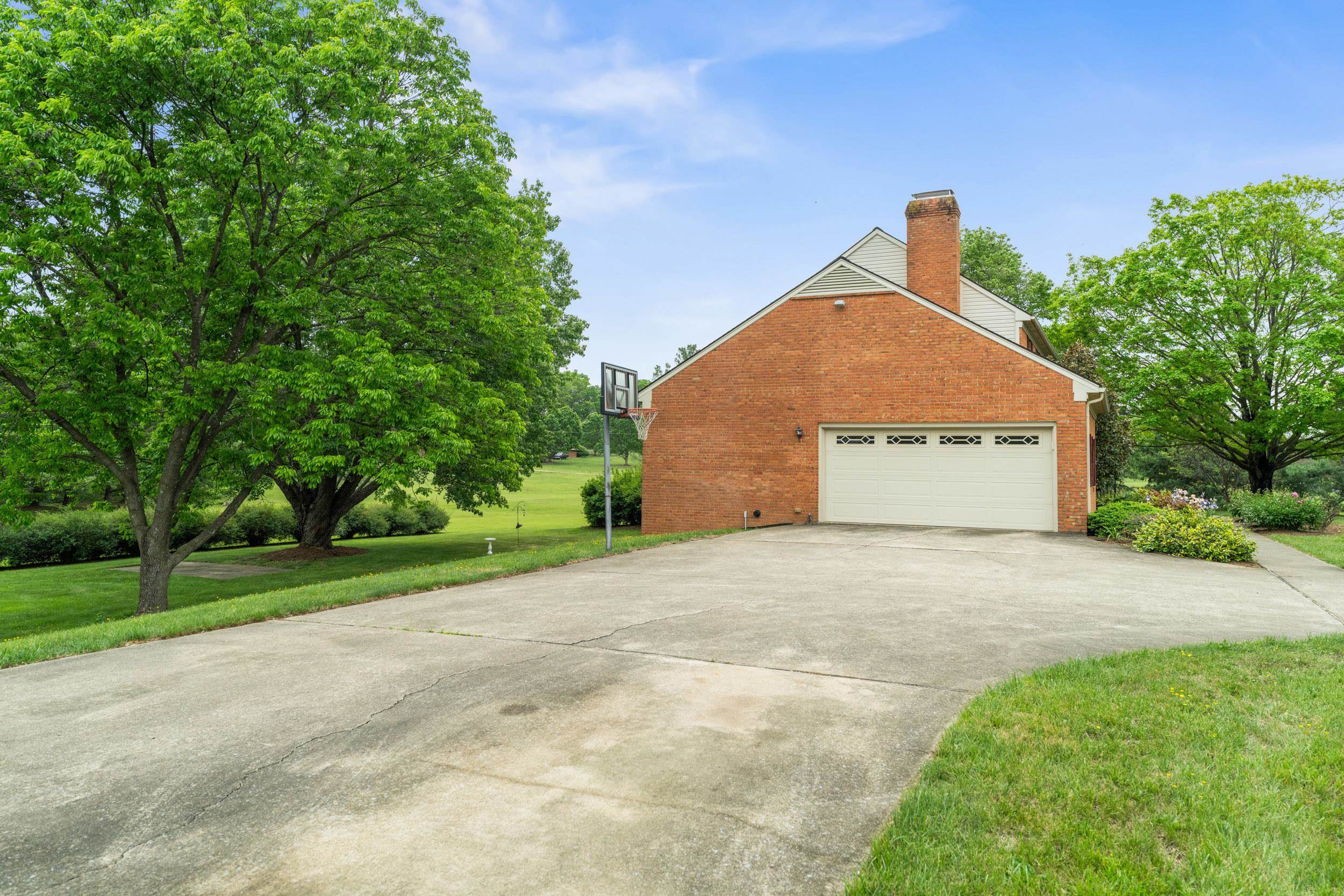 32 HENKEL RD, WAYNESBORO, Virginia 22980, 5 Bedrooms Bedrooms, ,3 BathroomsBathrooms,Residential,32 HENKEL RD,676871 MLS # 676871