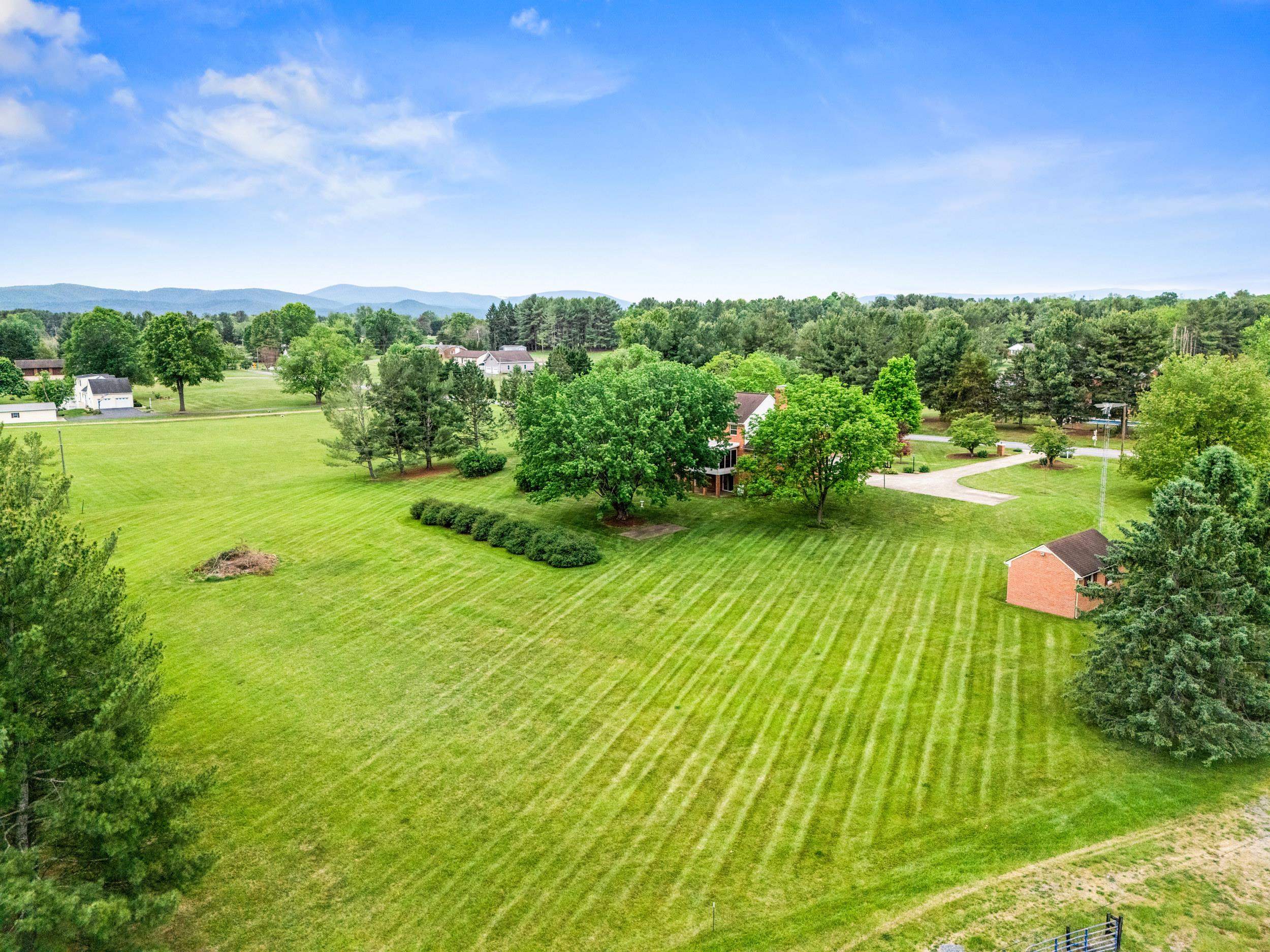 32 HENKEL RD, WAYNESBORO, Virginia 22980, 5 Bedrooms Bedrooms, ,3 BathroomsBathrooms,Residential,32 HENKEL RD,676871 MLS # 676871