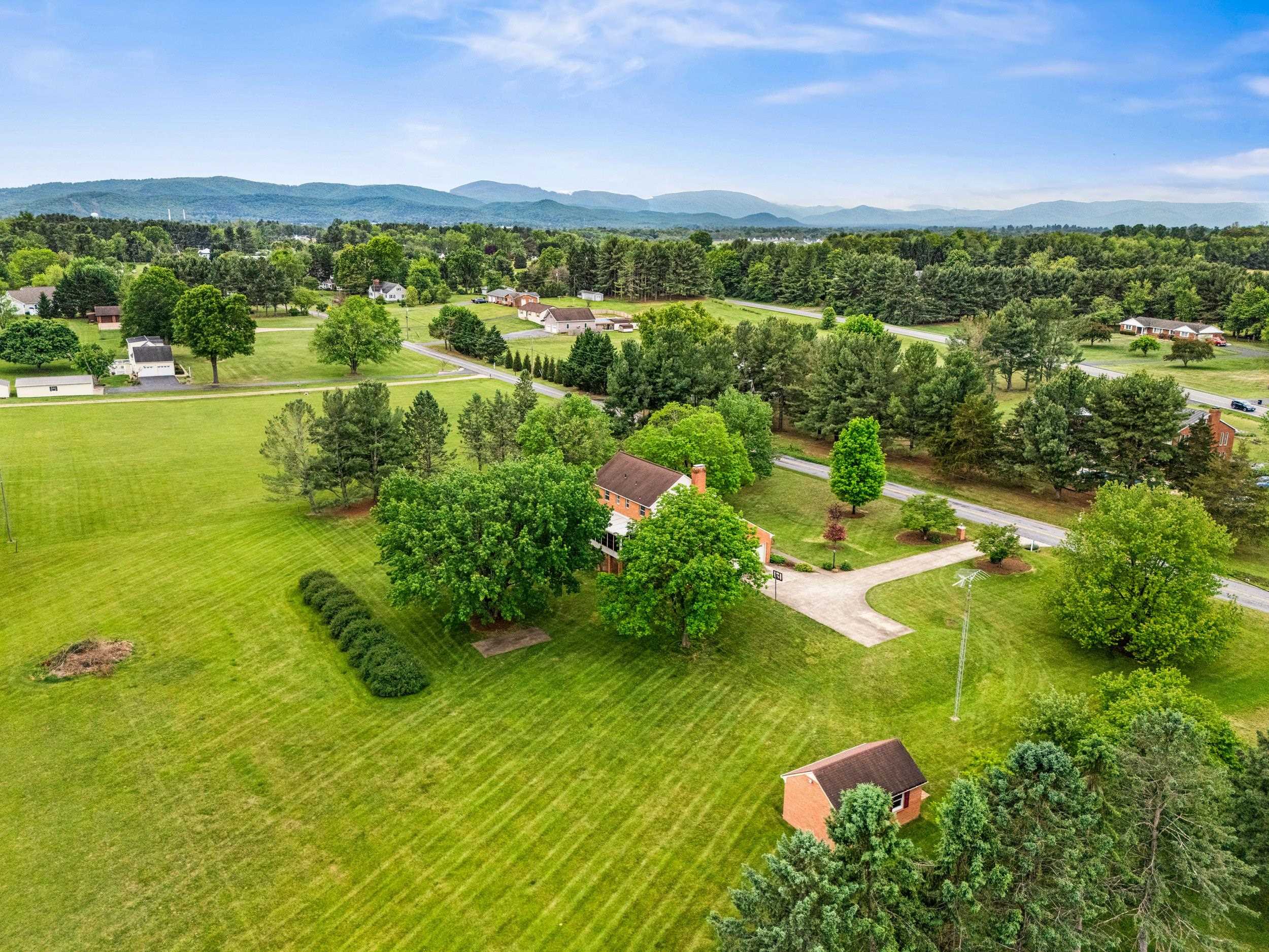 32 HENKEL RD, WAYNESBORO, Virginia 22980, 5 Bedrooms Bedrooms, ,3 BathroomsBathrooms,Residential,32 HENKEL RD,676871 MLS # 676871