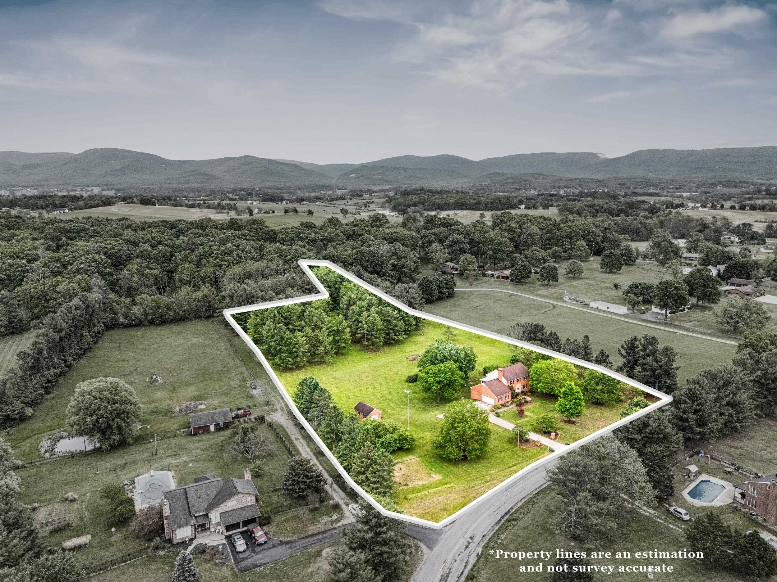 32 HENKEL RD, WAYNESBORO, Virginia 22980, 5 Bedrooms Bedrooms, ,3 BathroomsBathrooms,Residential,32 HENKEL RD,676871 MLS # 676871