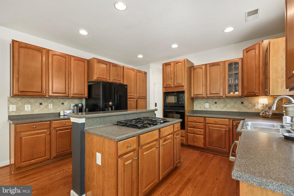 10028 WILLOW RIDGE WAY, SPOTSYLVANIA, Virginia 22553, 5 Bedrooms Bedrooms, ,4 BathroomsBathrooms,Residential,10028 WILLOW RIDGE WAY,VASP2040834 MLS # VASP2040834