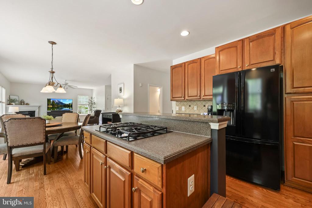 10028 WILLOW RIDGE WAY, SPOTSYLVANIA, Virginia 22553, 5 Bedrooms Bedrooms, ,4 BathroomsBathrooms,Residential,10028 WILLOW RIDGE WAY,VASP2040834 MLS # VASP2040834