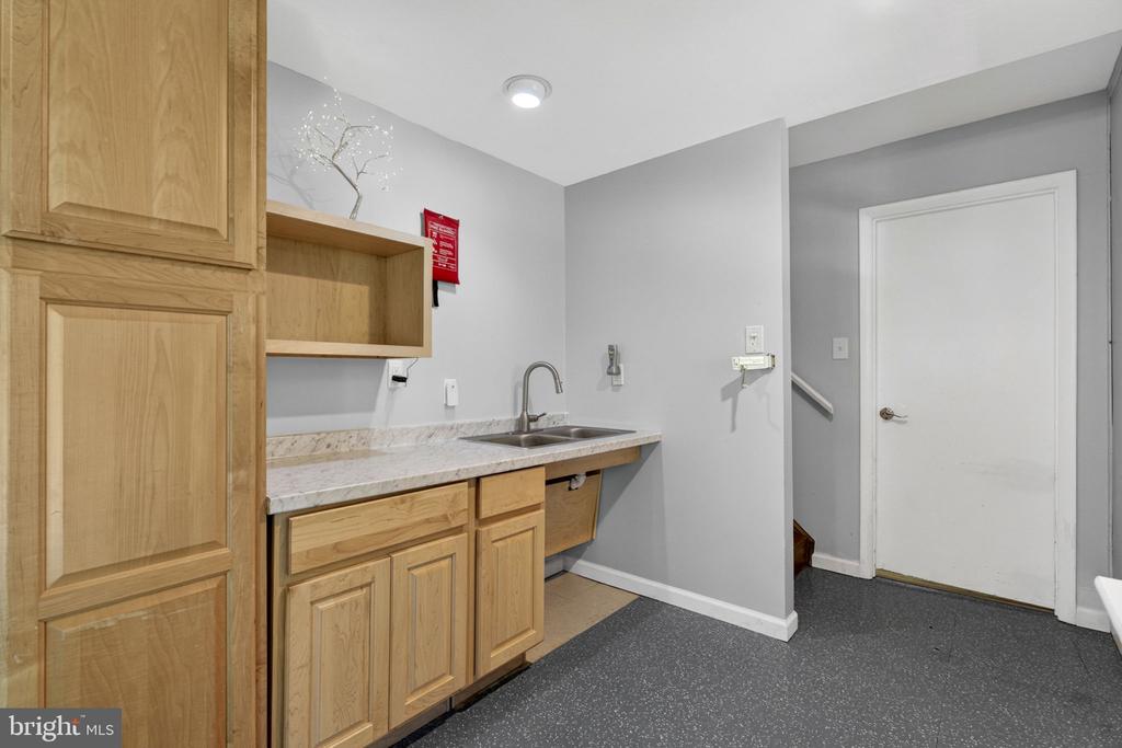 5662 LINDEN CT, WARRENTON, Virginia 20187, 4 Bedrooms Bedrooms, ,4 BathroomsBathrooms,Residential,5662 LINDEN CT,VAFQ2021744 MLS # VAFQ2021744