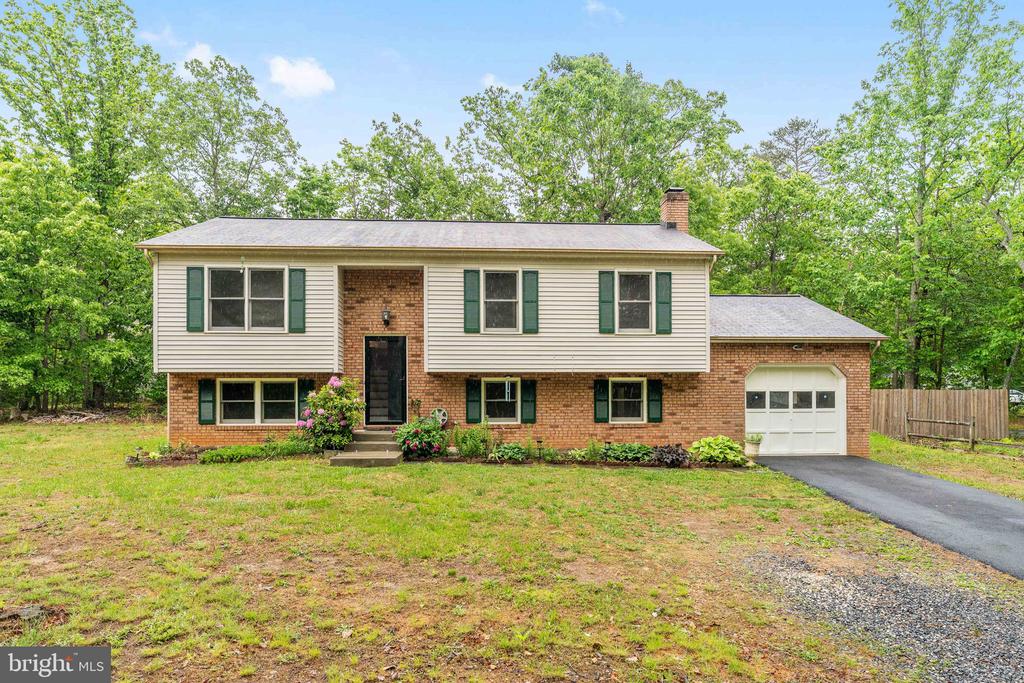 11902 PLANTATION DR, SPOTSYLVANIA, Virginia 22551, 4 Bedrooms Bedrooms, ,3 BathroomsBathrooms,Residential,11902 PLANTATION DR,VASP2041468 MLS # VASP2041468