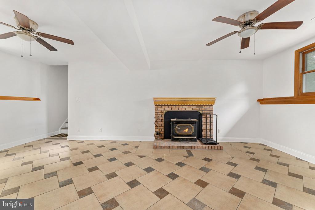 11902 PLANTATION DR, SPOTSYLVANIA, Virginia 22551, 4 Bedrooms Bedrooms, ,3 BathroomsBathrooms,Residential,11902 PLANTATION DR,VASP2041468 MLS # VASP2041468