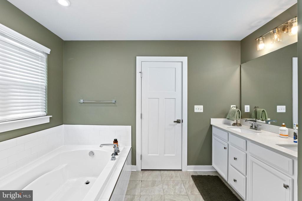 5018 BIRCH LEAF CIR, FREDERICKSBURG, Virginia 22407, ,Residential,5018 BIRCH LEAF CIR,VASP2041602 MLS # VASP2041602