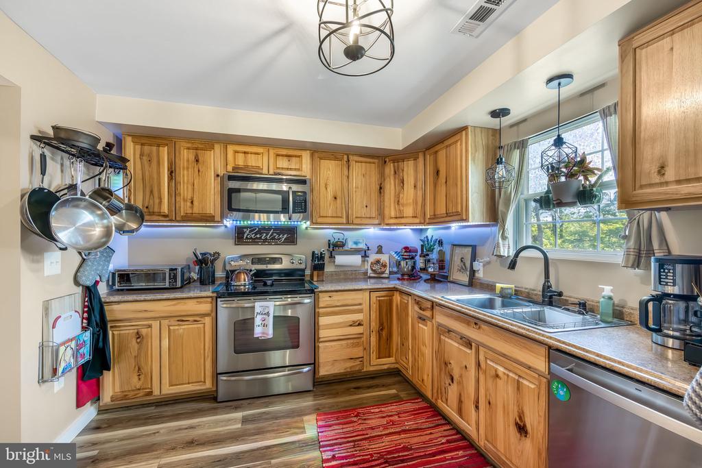 11205 CHANCELLOR MEADOWS LN, LOCUST GROVE, Virginia 22508, 3 Bedrooms Bedrooms, ,2 BathroomsBathrooms,Residential,11205 CHANCELLOR MEADOWS LN,VASP2041398 MLS # VASP2041398