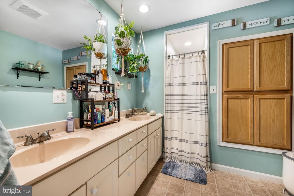 11205 CHANCELLOR MEADOWS LN, LOCUST GROVE, Virginia 22508, 3 Bedrooms Bedrooms, ,2 BathroomsBathrooms,Residential,11205 CHANCELLOR MEADOWS LN,VASP2041398 MLS # VASP2041398