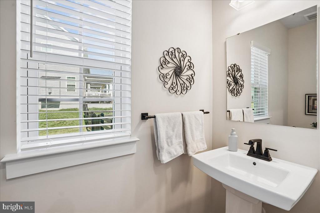 8016 INTERNATIONAL DR, WARRENTON, Virginia 20187, 4 Bedrooms Bedrooms, ,3 BathroomsBathrooms,Residential,8016 INTERNATIONAL DR,VAFQ2021968 MLS # VAFQ2021968