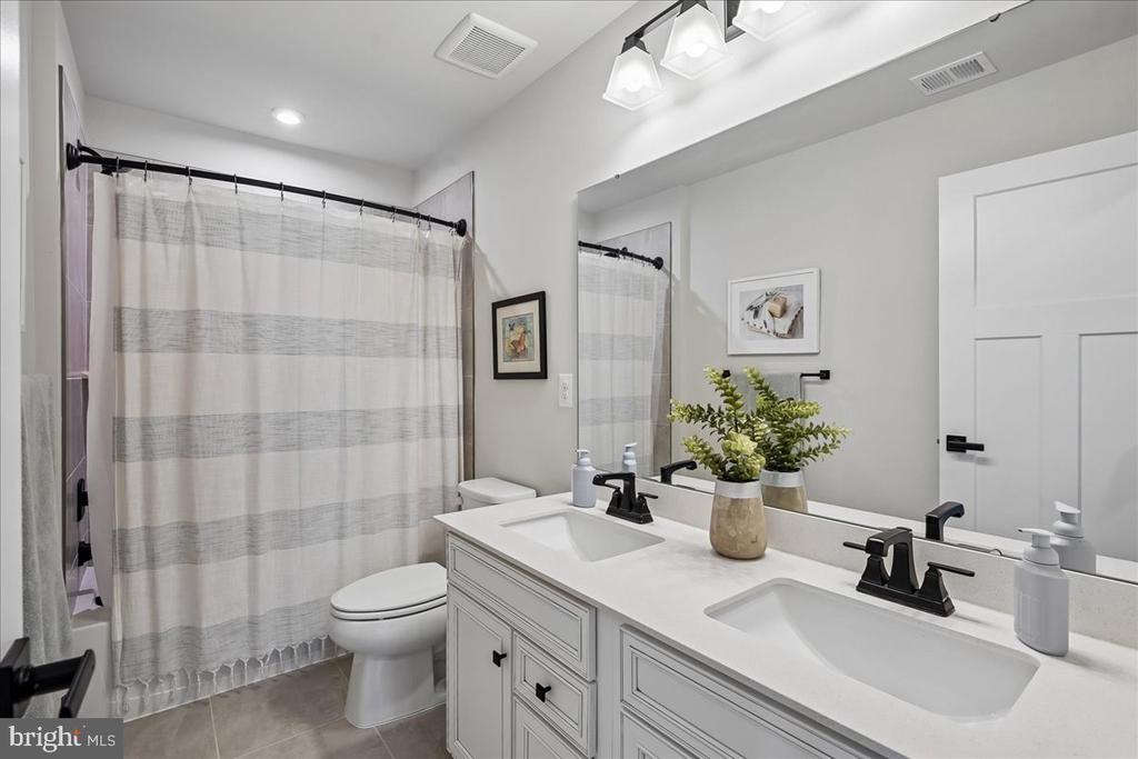 8016 INTERNATIONAL DR, WARRENTON, Virginia 20187, 4 Bedrooms Bedrooms, ,3 BathroomsBathrooms,Residential,8016 INTERNATIONAL DR,VAFQ2021968 MLS # VAFQ2021968