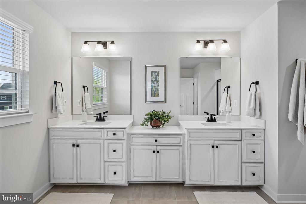 8016 INTERNATIONAL DR, WARRENTON, Virginia 20187, 4 Bedrooms Bedrooms, ,3 BathroomsBathrooms,Residential,8016 INTERNATIONAL DR,VAFQ2021968 MLS # VAFQ2021968