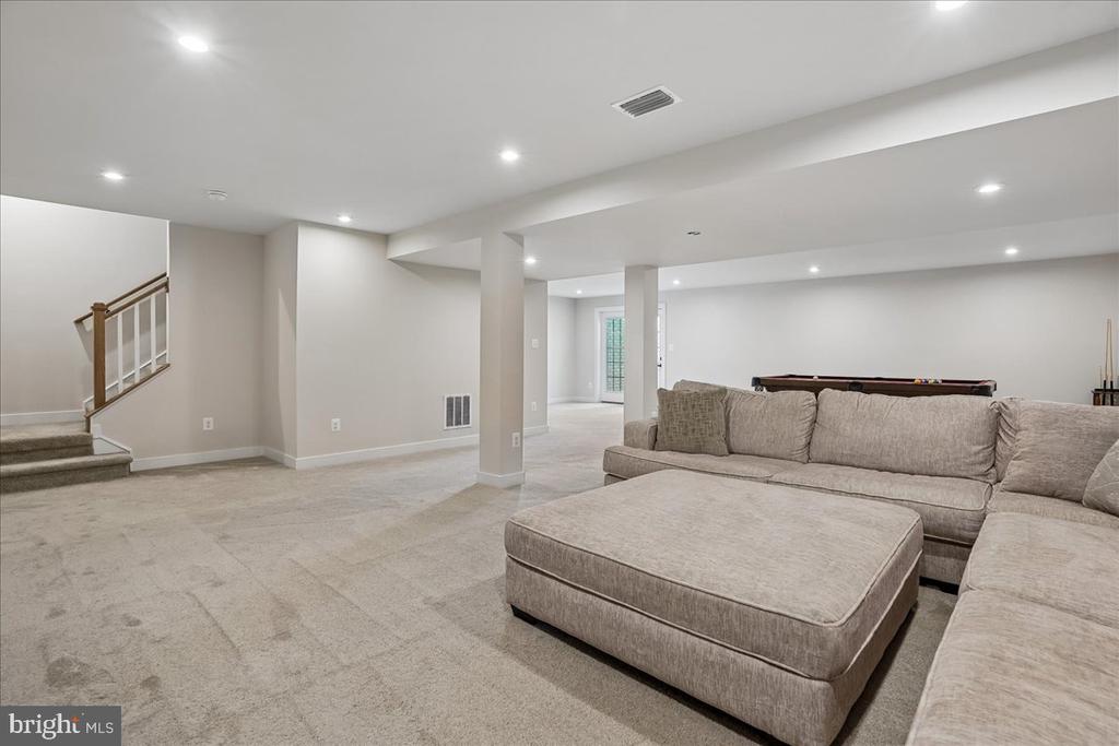 8016 INTERNATIONAL DR, WARRENTON, Virginia 20187, 4 Bedrooms Bedrooms, ,3 BathroomsBathrooms,Residential,8016 INTERNATIONAL DR,VAFQ2021968 MLS # VAFQ2021968