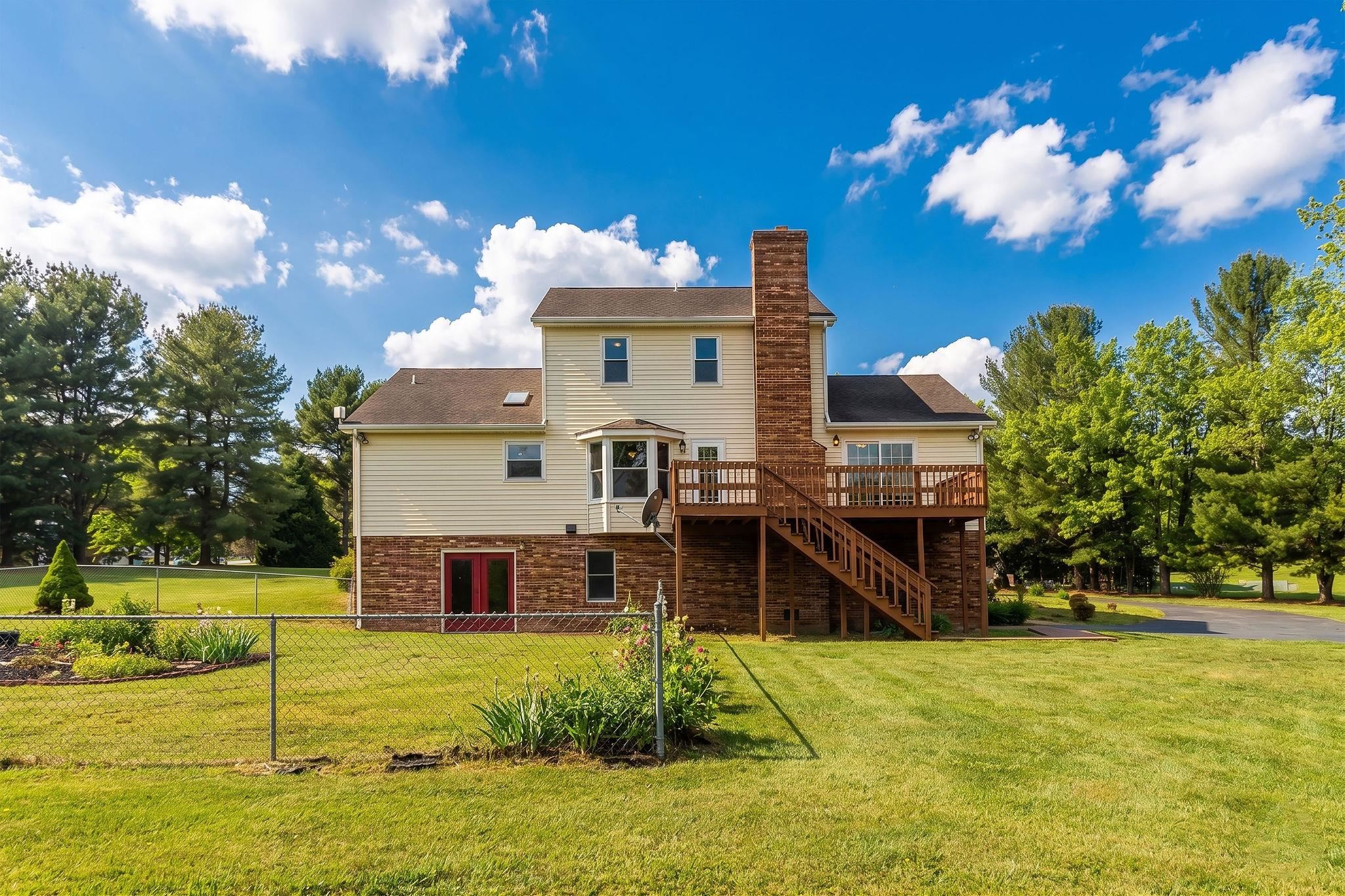 212 WINDERMERE DR, WAYNESBORO, Virginia 22980, 3 Bedrooms Bedrooms, ,2 BathroomsBathrooms,Residential,212 WINDERMERE DR,676887 MLS # 676887