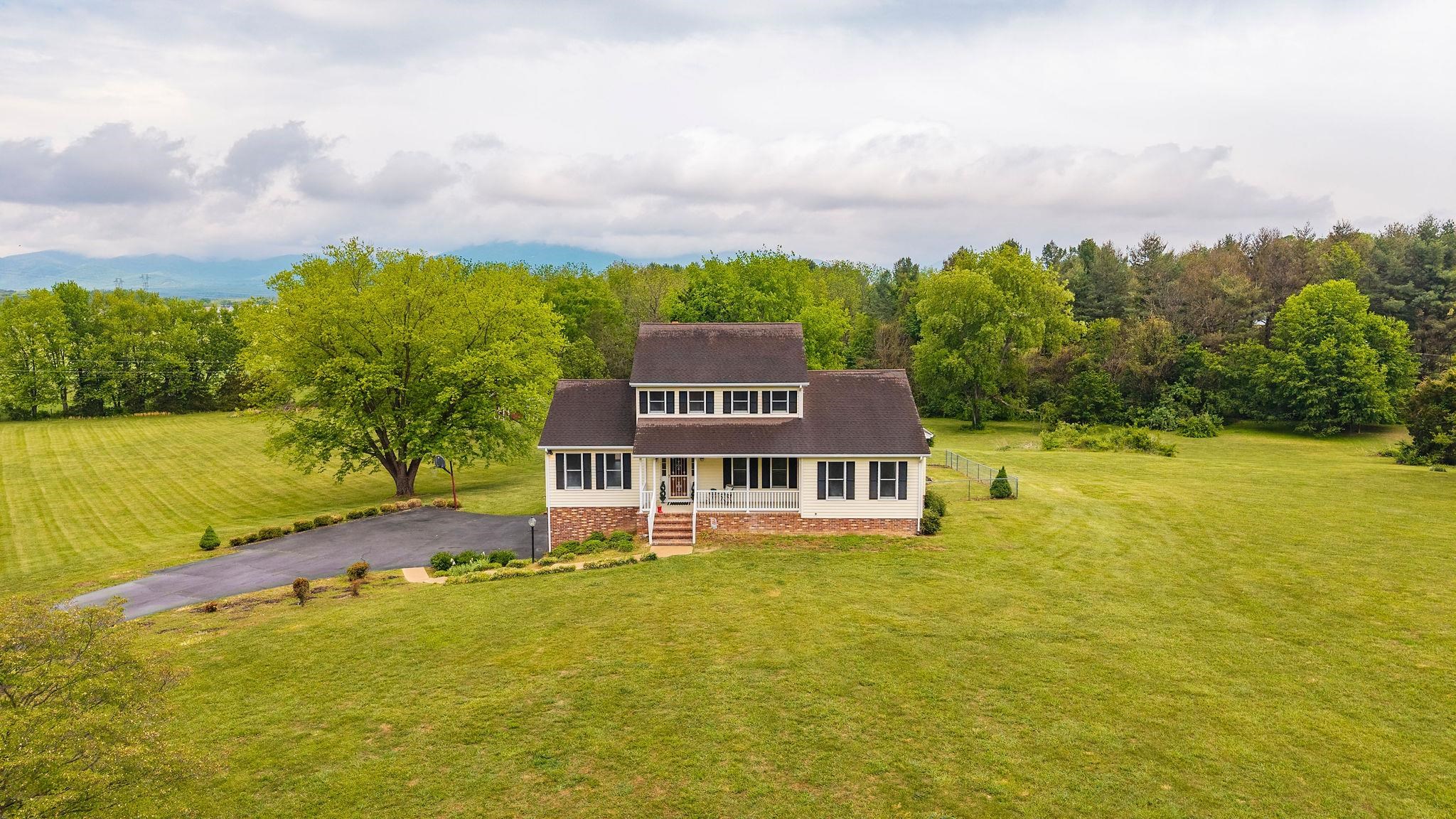 212 WINDERMERE DR, WAYNESBORO, Virginia 22980, 3 Bedrooms Bedrooms, ,2 BathroomsBathrooms,Residential,212 WINDERMERE DR,676887 MLS # 676887