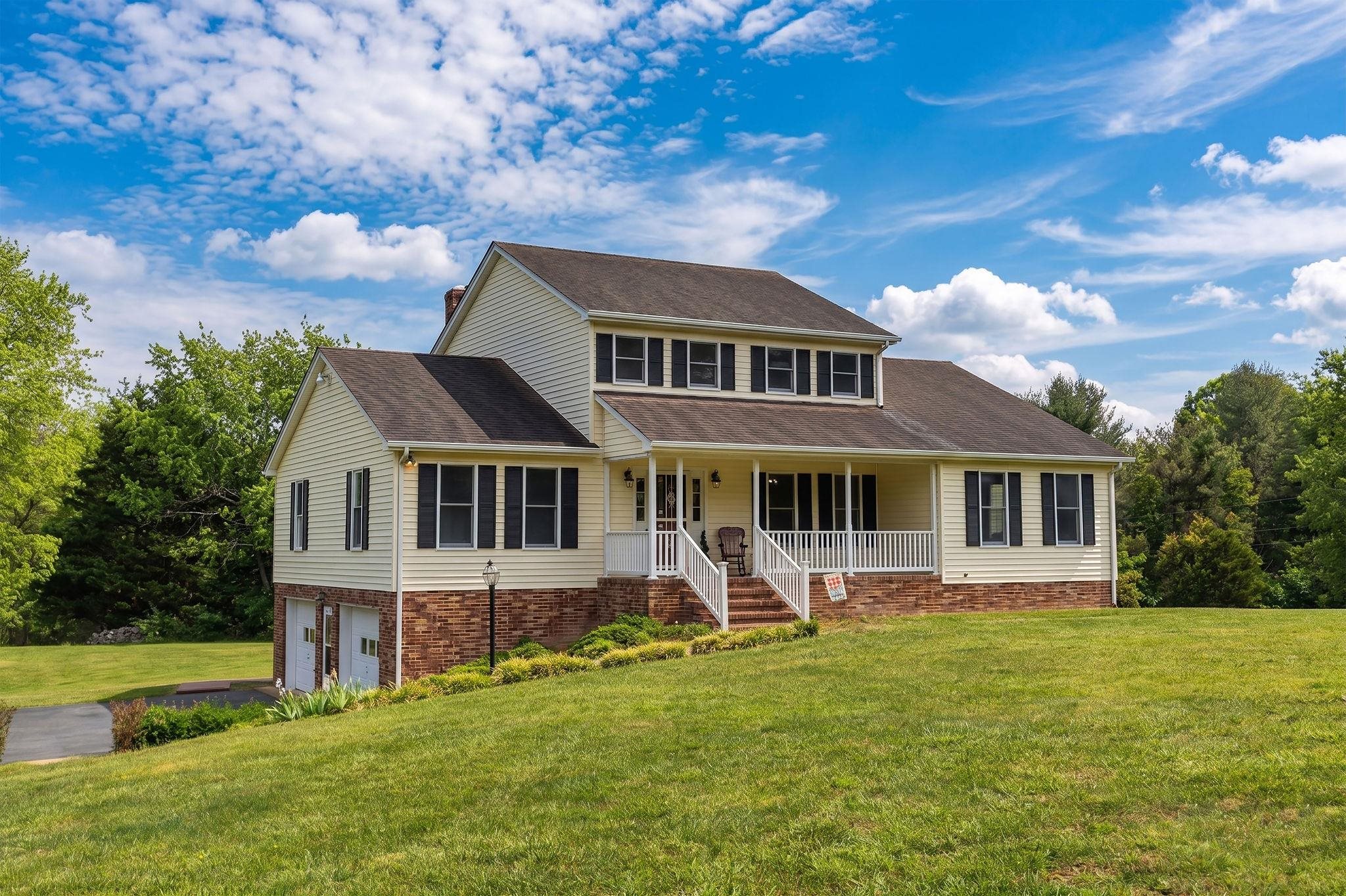212 WINDERMERE DR, WAYNESBORO, Virginia 22980, 3 Bedrooms Bedrooms, ,2 BathroomsBathrooms,Residential,212 WINDERMERE DR,676887 MLS # 676887
