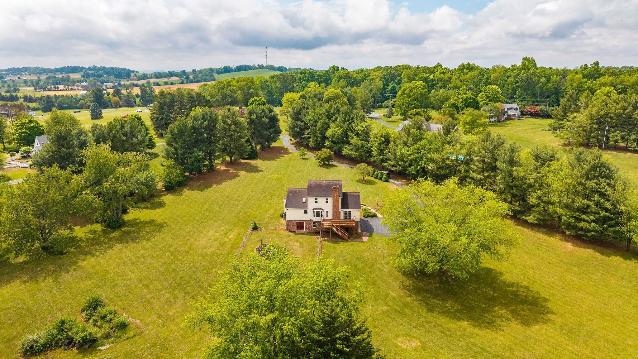 212 WINDERMERE DR, WAYNESBORO, Virginia 22980, 3 Bedrooms Bedrooms, ,2 BathroomsBathrooms,Residential,212 WINDERMERE DR,676887 MLS # 676887
