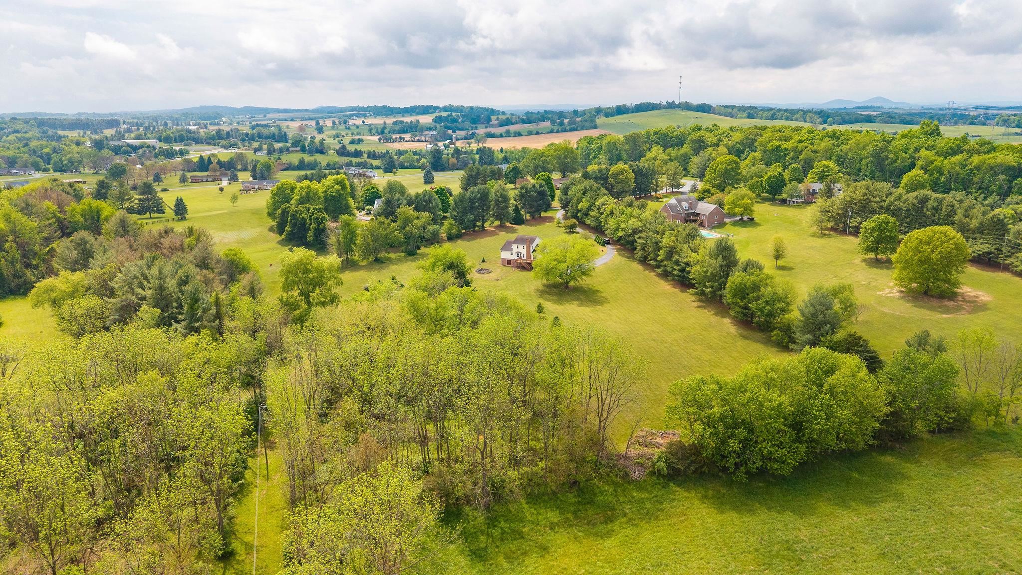 212 WINDERMERE DR, WAYNESBORO, Virginia 22980, 3 Bedrooms Bedrooms, ,2 BathroomsBathrooms,Residential,212 WINDERMERE DR,676887 MLS # 676887