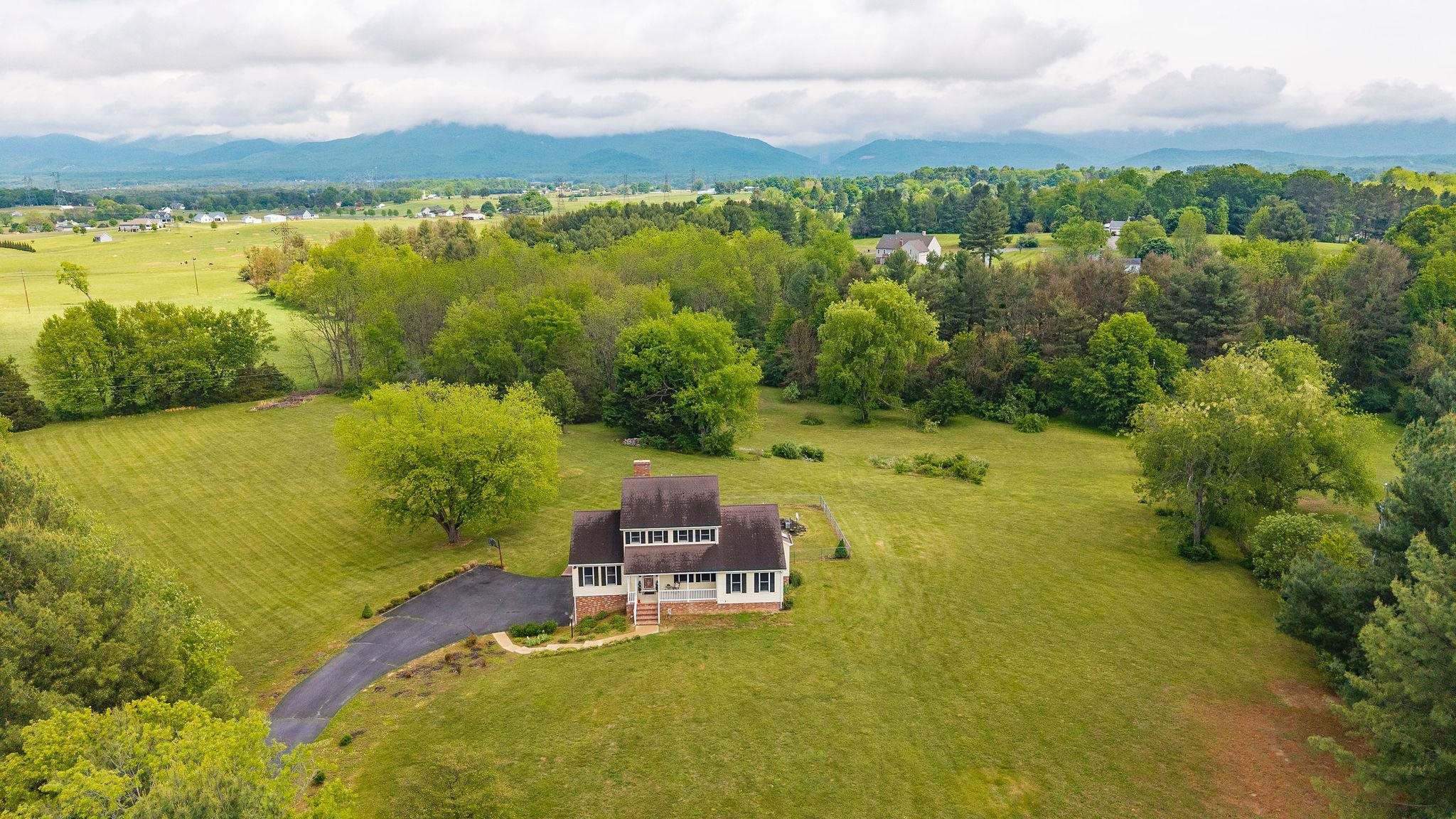 212 WINDERMERE DR, WAYNESBORO, Virginia 22980, 3 Bedrooms Bedrooms, ,2 BathroomsBathrooms,Residential,212 WINDERMERE DR,676887 MLS # 676887