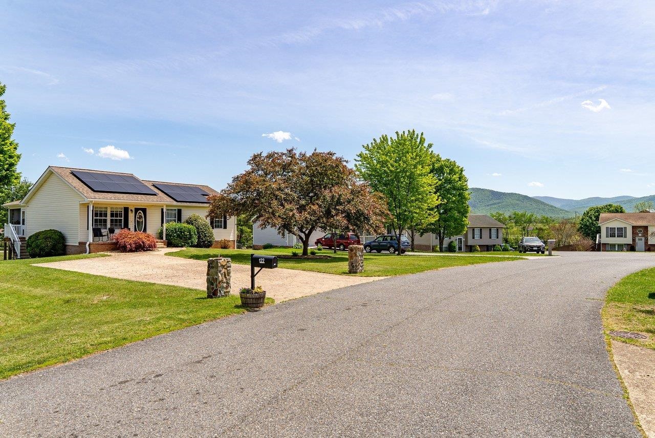 122 KITTIWAKE CT, ELKTON, Virginia 22827, 3 Bedrooms Bedrooms, ,3 BathroomsBathrooms,Residential,122 KITTIWAKE CT,676889 MLS # 676889