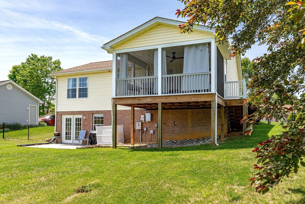 122 KITTIWAKE CT, ELKTON, Virginia 22827, 3 Bedrooms Bedrooms, ,3 BathroomsBathrooms,Residential,122 KITTIWAKE CT,676889 MLS # 676889
