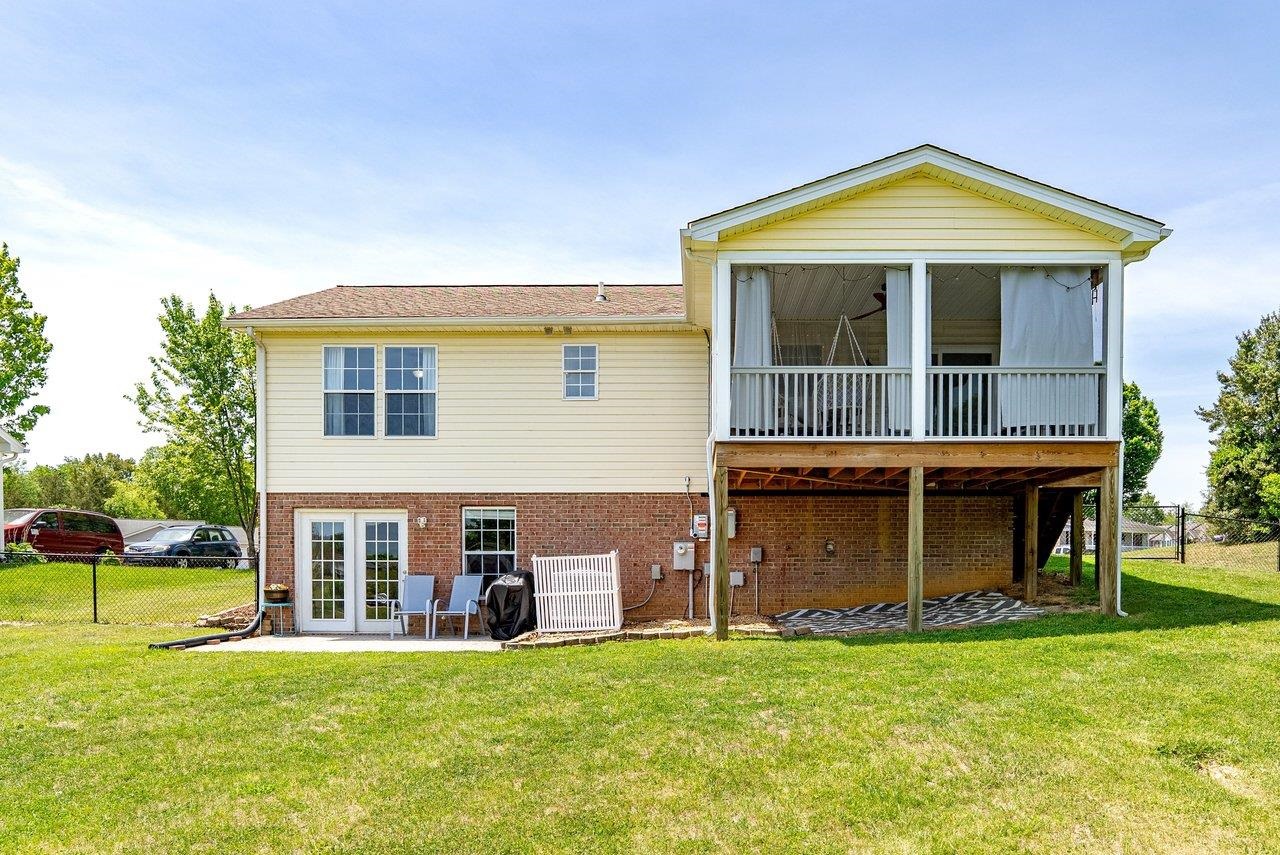 122 KITTIWAKE CT, ELKTON, Virginia 22827, 3 Bedrooms Bedrooms, ,3 BathroomsBathrooms,Residential,122 KITTIWAKE CT,676889 MLS # 676889