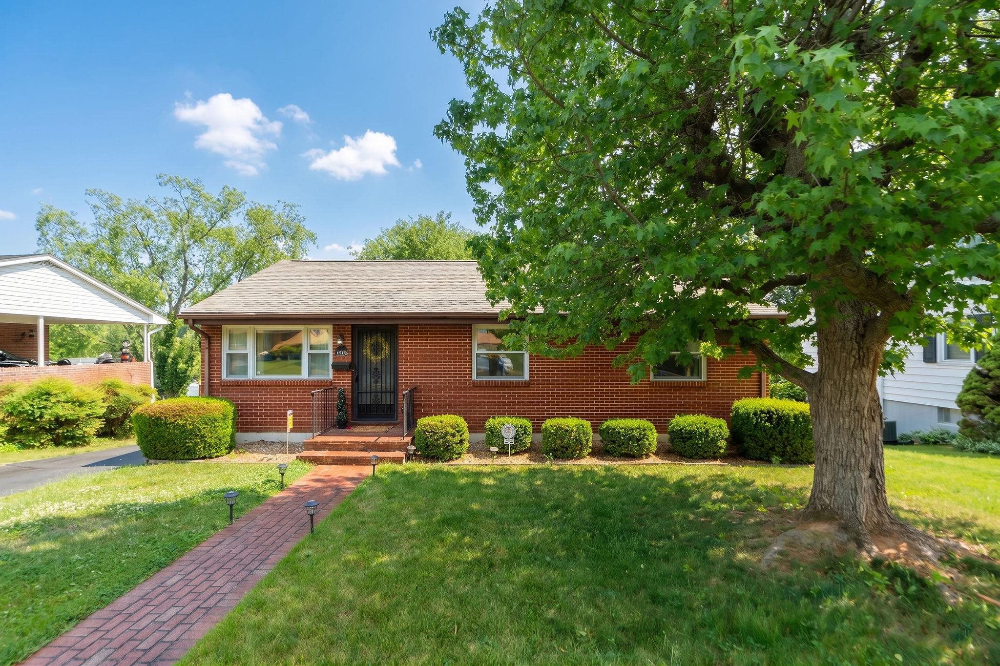 1319 BLANDFORD ST, STAUNTON, Virginia 24401, 3 Bedrooms Bedrooms, ,1 BathroomBathrooms,Residential,1319 BLANDFORD ST,676893 MLS # 676893