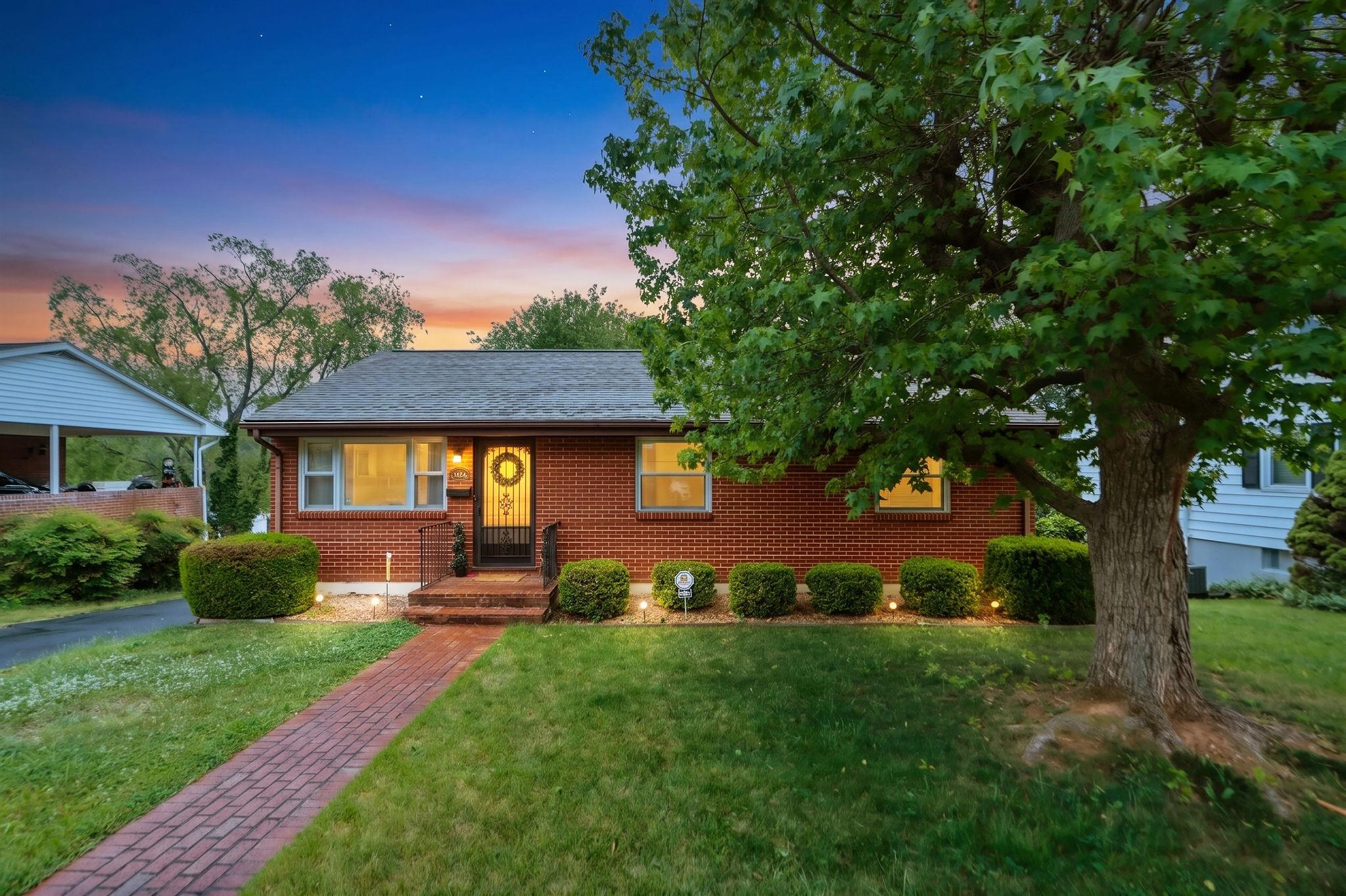 1319 BLANDFORD ST, STAUNTON, Virginia 24401, 3 Bedrooms Bedrooms, ,1 BathroomBathrooms,Residential,1319 BLANDFORD ST,676893 MLS # 676893