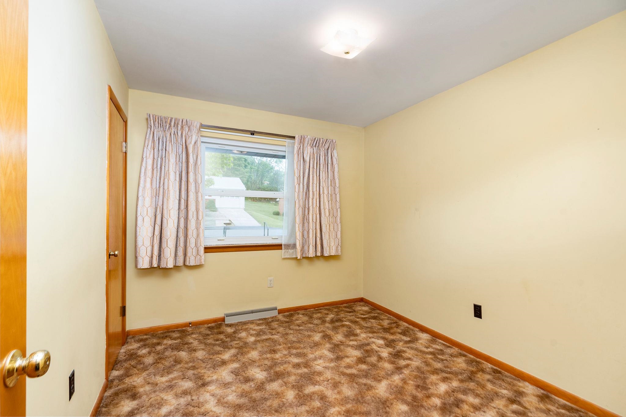 1319 BLANDFORD ST, STAUNTON, Virginia 24401, 3 Bedrooms Bedrooms, ,1 BathroomBathrooms,Residential,1319 BLANDFORD ST,676893 MLS # 676893