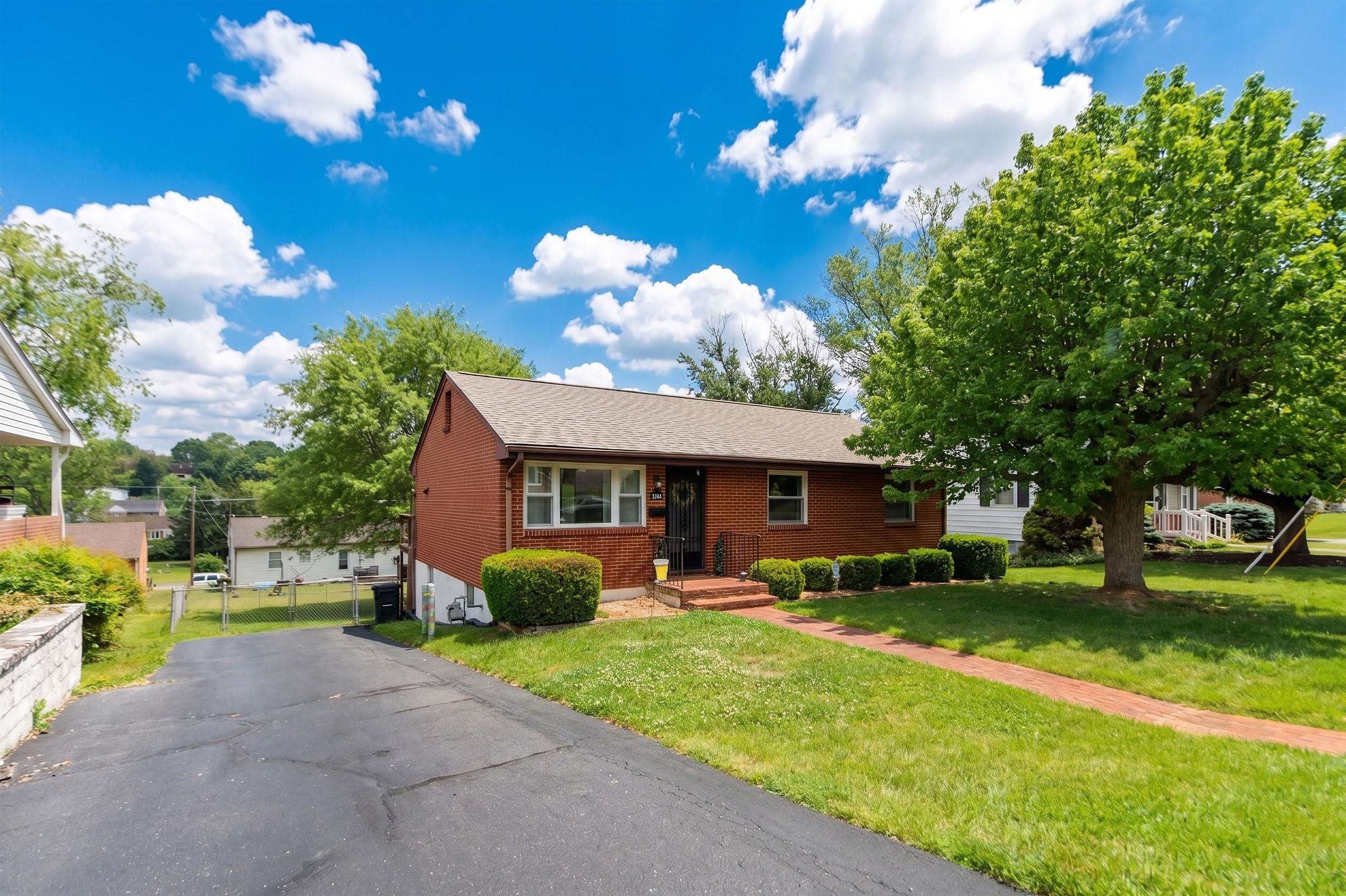 1319 BLANDFORD ST, STAUNTON, Virginia 24401, 3 Bedrooms Bedrooms, ,1 BathroomBathrooms,Residential,1319 BLANDFORD ST,676893 MLS # 676893