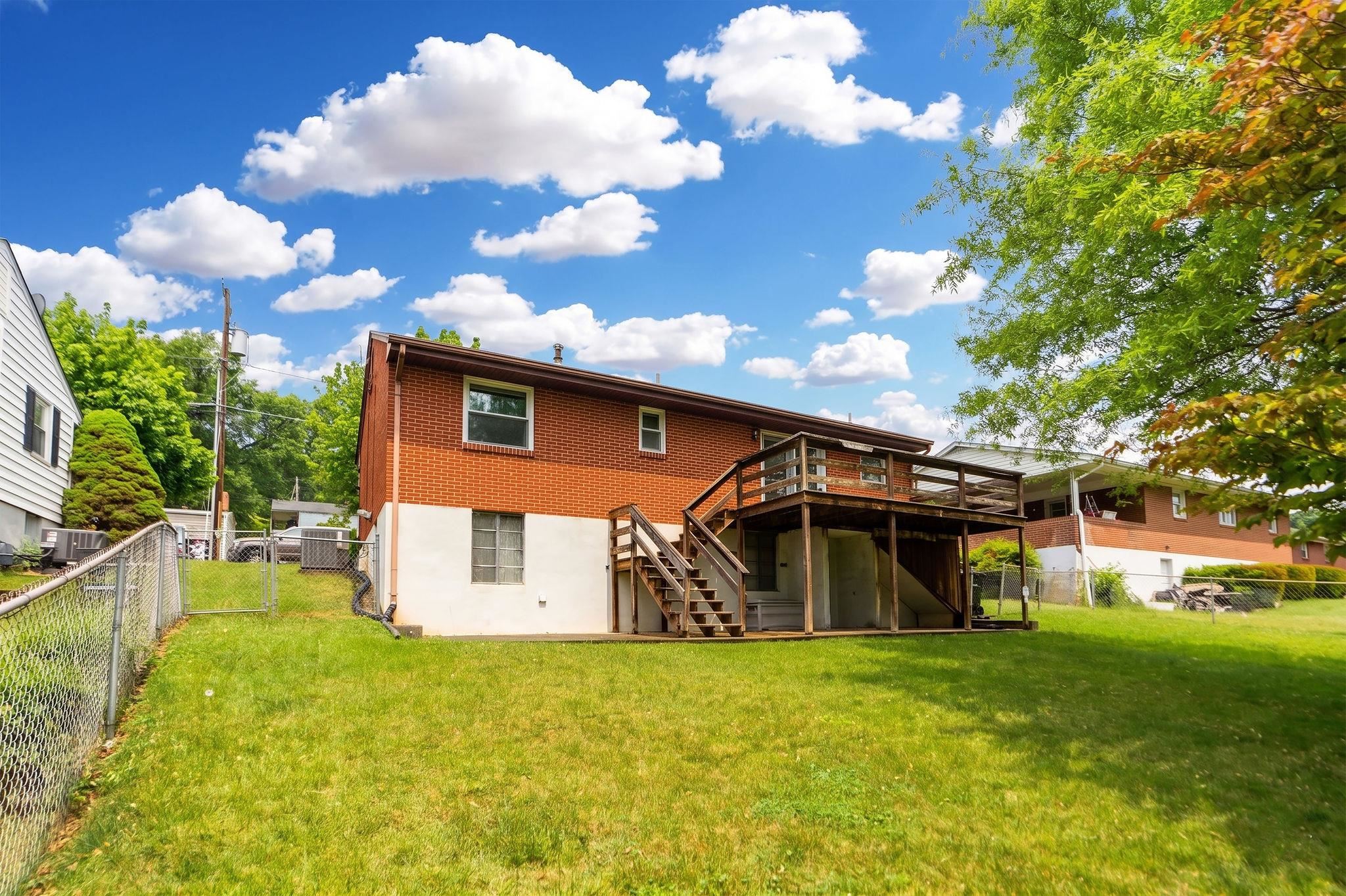 1319 BLANDFORD ST, STAUNTON, Virginia 24401, 3 Bedrooms Bedrooms, ,1 BathroomBathrooms,Residential,1319 BLANDFORD ST,676893 MLS # 676893