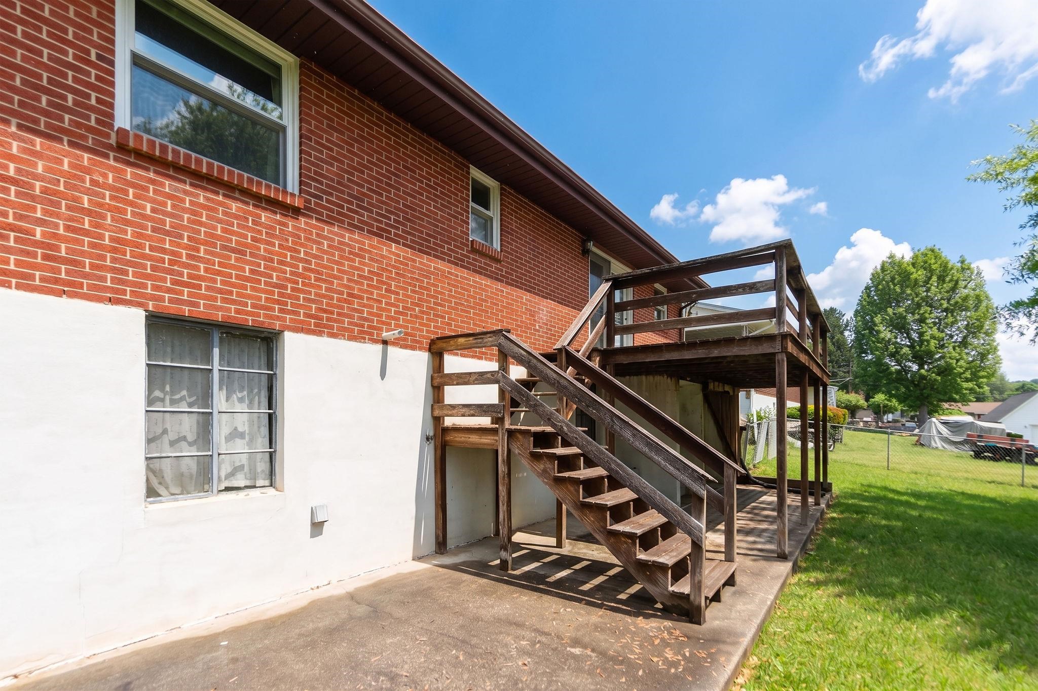 1319 BLANDFORD ST, STAUNTON, Virginia 24401, 3 Bedrooms Bedrooms, ,1 BathroomBathrooms,Residential,1319 BLANDFORD ST,676893 MLS # 676893