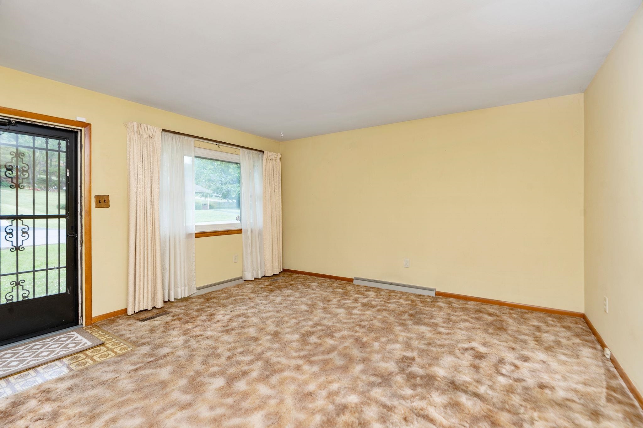 1319 BLANDFORD ST, STAUNTON, Virginia 24401, 3 Bedrooms Bedrooms, ,1 BathroomBathrooms,Residential,1319 BLANDFORD ST,676893 MLS # 676893