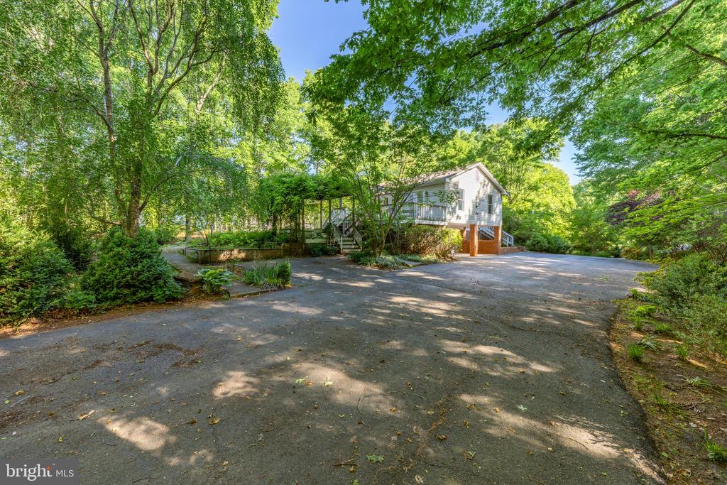 3628 S SPOTSWOOD TRL, BARBOURSVILLE, Virginia 22923, 3 Bedrooms Bedrooms, ,3 BathroomsBathrooms,Residential,3628 S SPOTSWOOD TRL,VAOR2014020 MLS # VAOR2014020