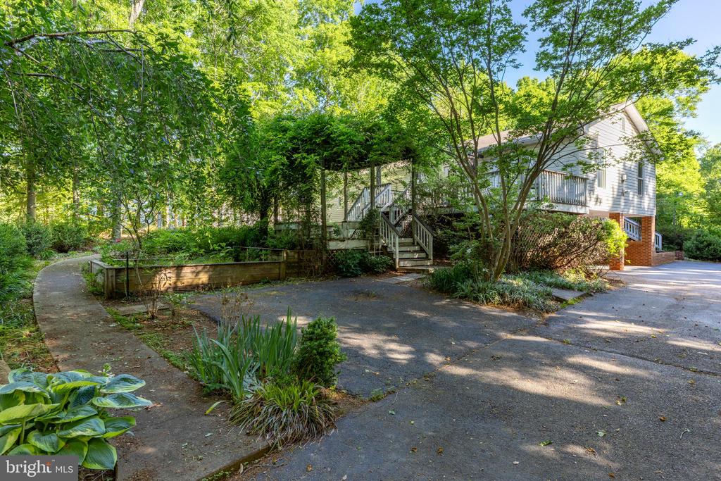 3628 S SPOTSWOOD TRL, BARBOURSVILLE, Virginia 22923, 3 Bedrooms Bedrooms, ,3 BathroomsBathrooms,Residential,3628 S SPOTSWOOD TRL,VAOR2014020 MLS # VAOR2014020