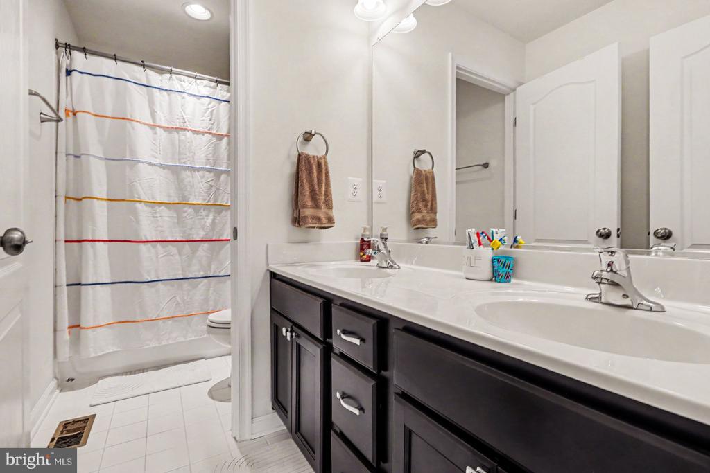 2446 TOWERING OAK CT, LOCUST GROVE, Virginia 22508, 5 Bedrooms Bedrooms, ,3 BathroomsBathrooms,Residential,2446 TOWERING OAK CT,VAOR2014108 MLS # VAOR2014108