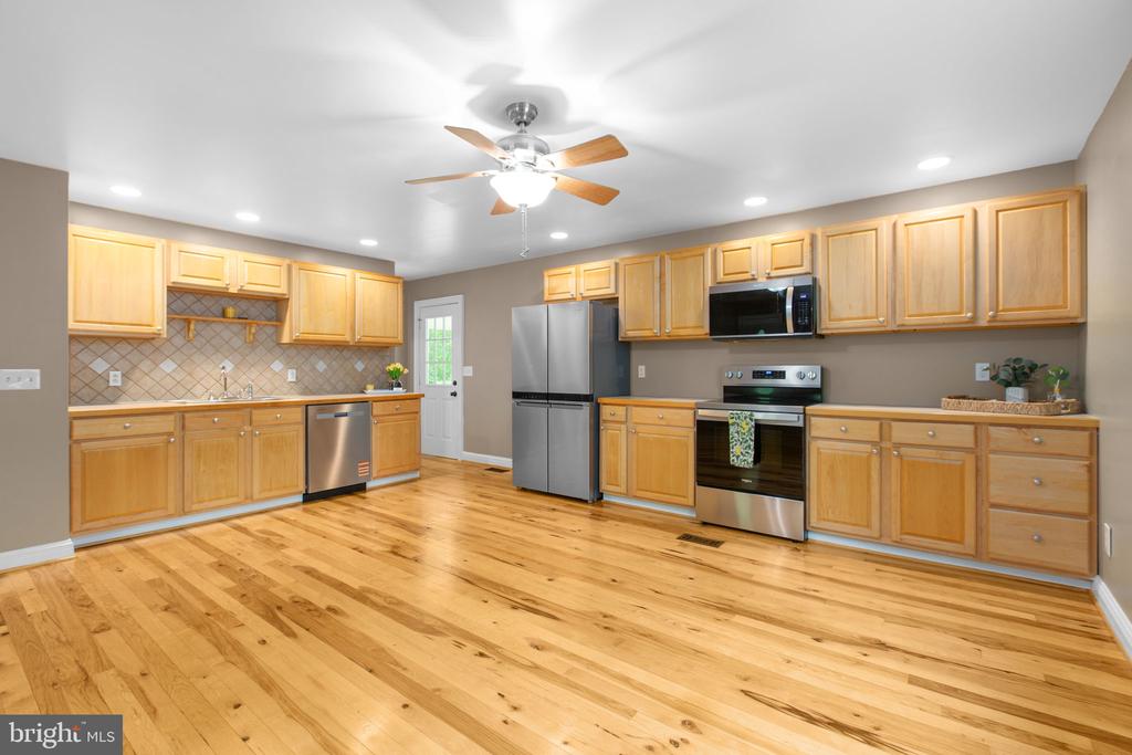 10201 MILL POND RD, SPOTSYLVANIA, Virginia 22551, 4 Bedrooms Bedrooms, ,3 BathroomsBathrooms,Residential,10201 MILL POND RD,VASP2041566 MLS # VASP2041566