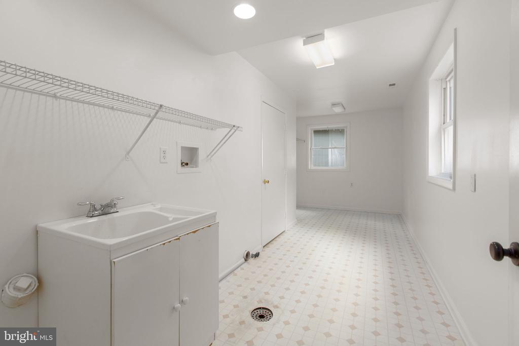 10201 MILL POND RD, SPOTSYLVANIA, Virginia 22551, 4 Bedrooms Bedrooms, ,3 BathroomsBathrooms,Residential,10201 MILL POND RD,VASP2041566 MLS # VASP2041566