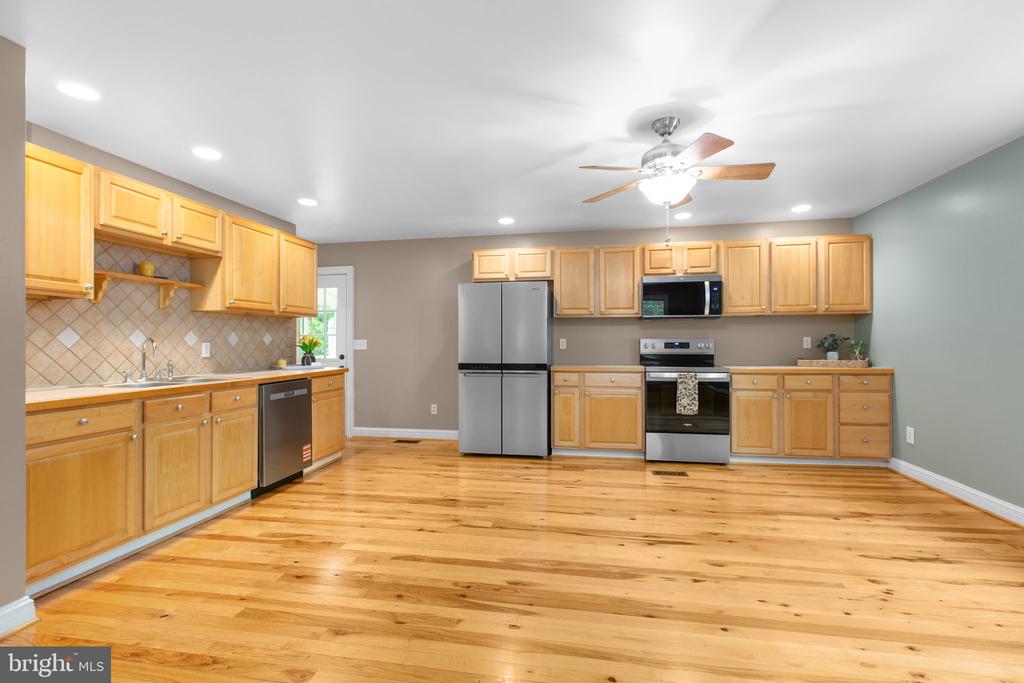 10201 MILL POND RD, SPOTSYLVANIA, Virginia 22551, 4 Bedrooms Bedrooms, ,3 BathroomsBathrooms,Residential,10201 MILL POND RD,VASP2041566 MLS # VASP2041566