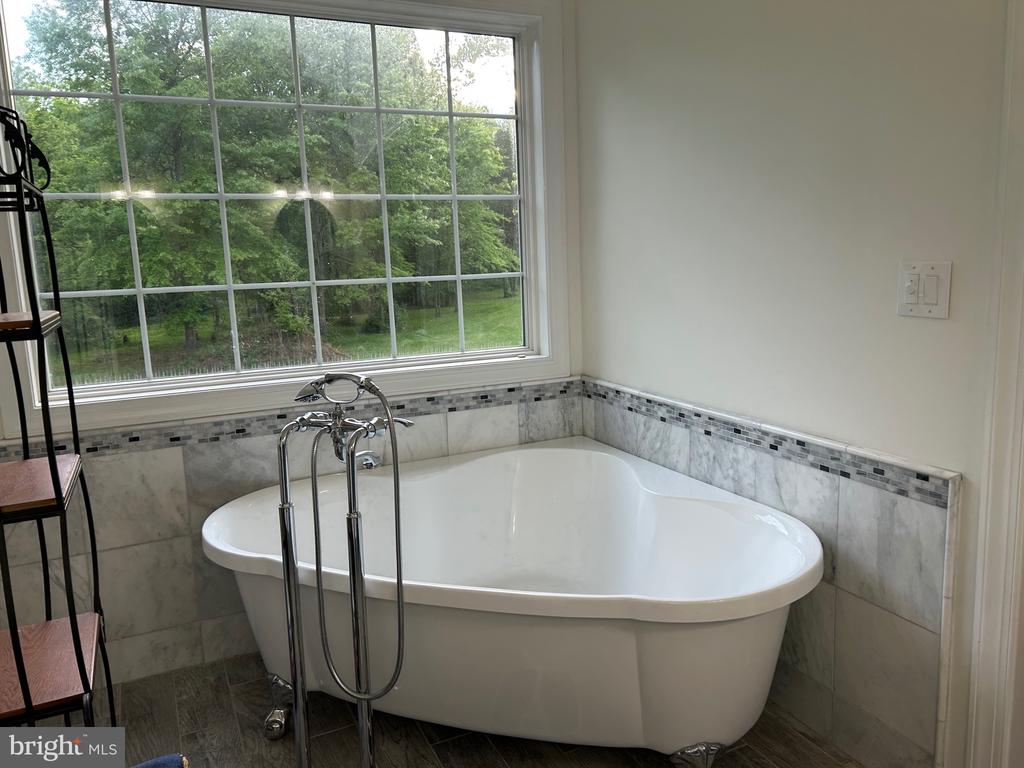 10409 LEE'S MILL RD, WARRENTON, Virginia 20186, 4 Bedrooms Bedrooms, ,6 BathroomsBathrooms,Residential,10409 LEE'S MILL RD,VAFQ2021966 MLS # VAFQ2021966