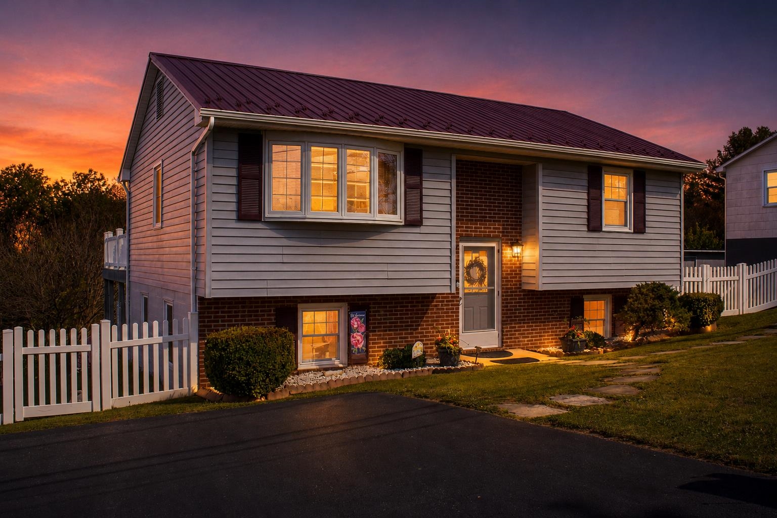 129 GREENVIEW DR, STAUNTON, Virginia 24401, 3 Bedrooms Bedrooms, ,2 BathroomsBathrooms,Residential,129 GREENVIEW DR,676934 MLS # 676934