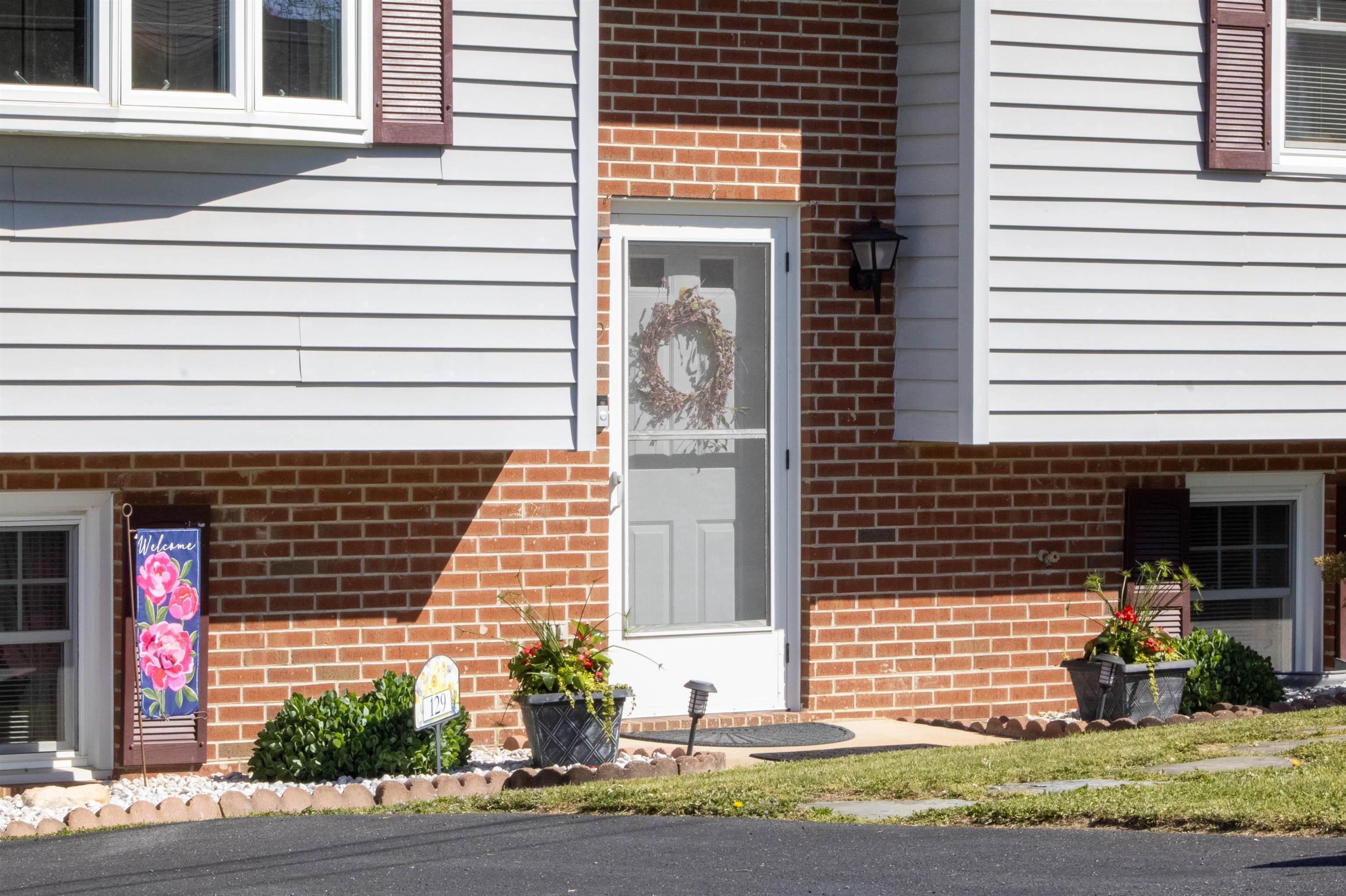 129 GREENVIEW DR, STAUNTON, Virginia 24401, 3 Bedrooms Bedrooms, ,2 BathroomsBathrooms,Residential,129 GREENVIEW DR,676934 MLS # 676934