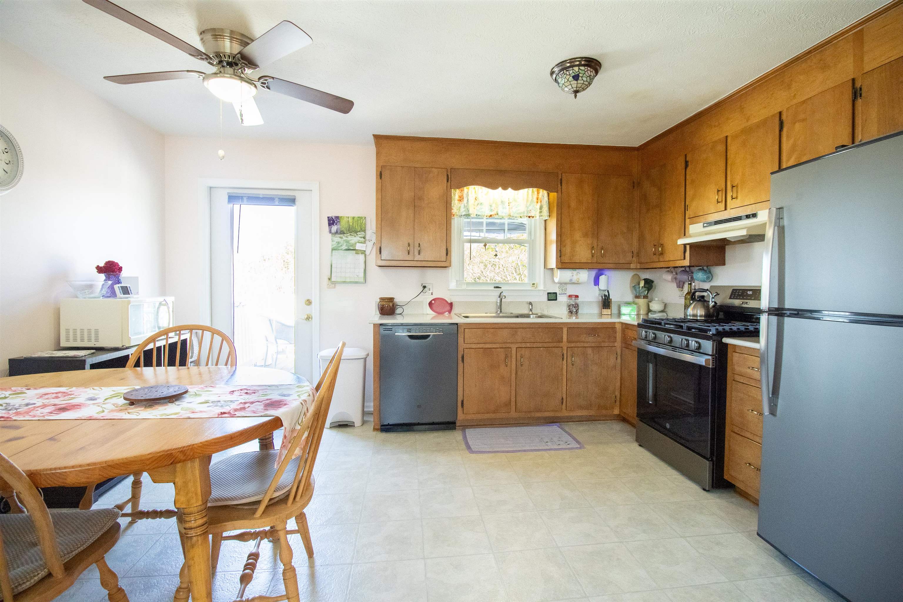 129 GREENVIEW DR, STAUNTON, Virginia 24401, 3 Bedrooms Bedrooms, ,2 BathroomsBathrooms,Residential,129 GREENVIEW DR,676934 MLS # 676934