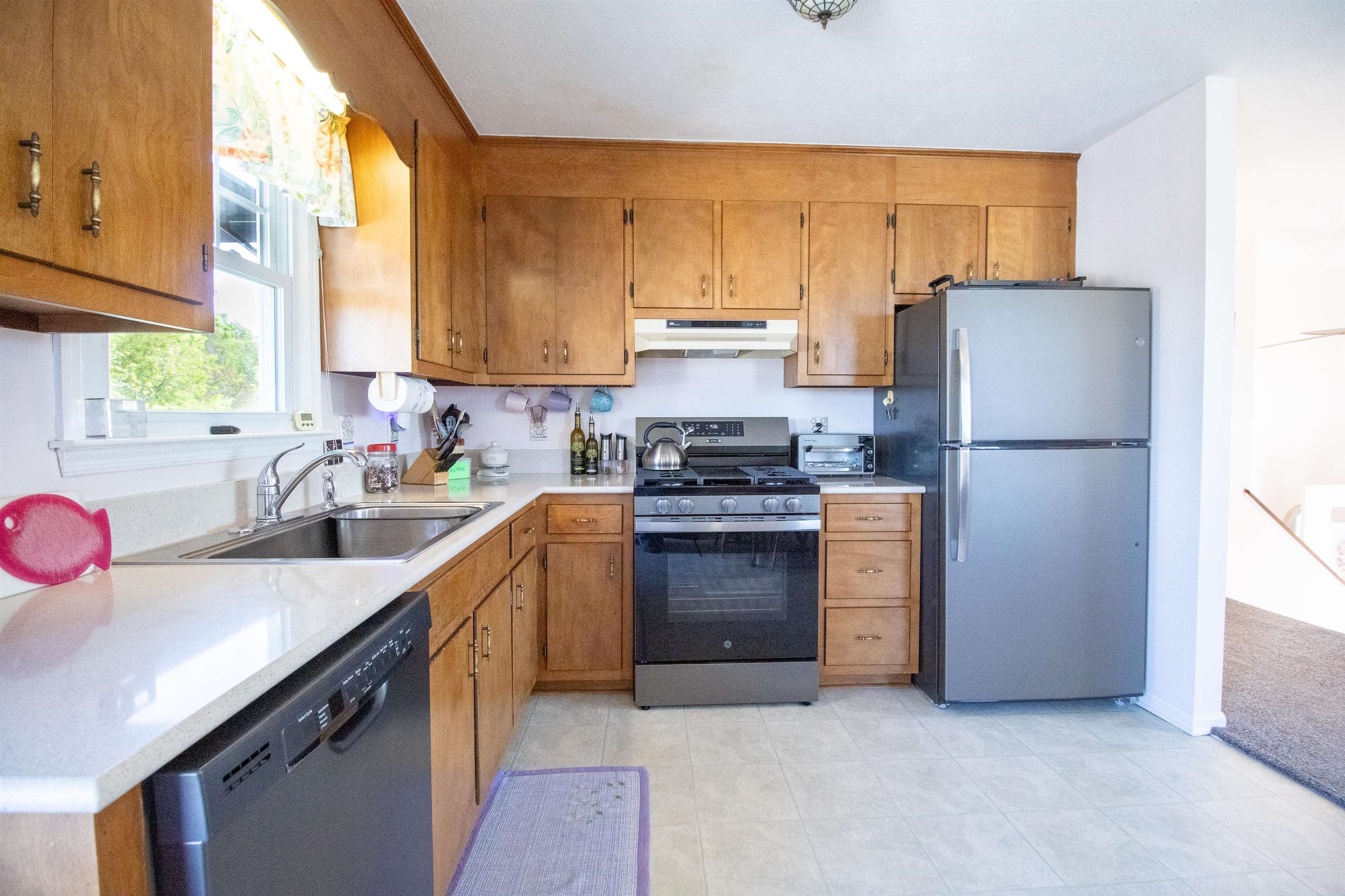 129 GREENVIEW DR, STAUNTON, Virginia 24401, 3 Bedrooms Bedrooms, ,2 BathroomsBathrooms,Residential,129 GREENVIEW DR,676934 MLS # 676934