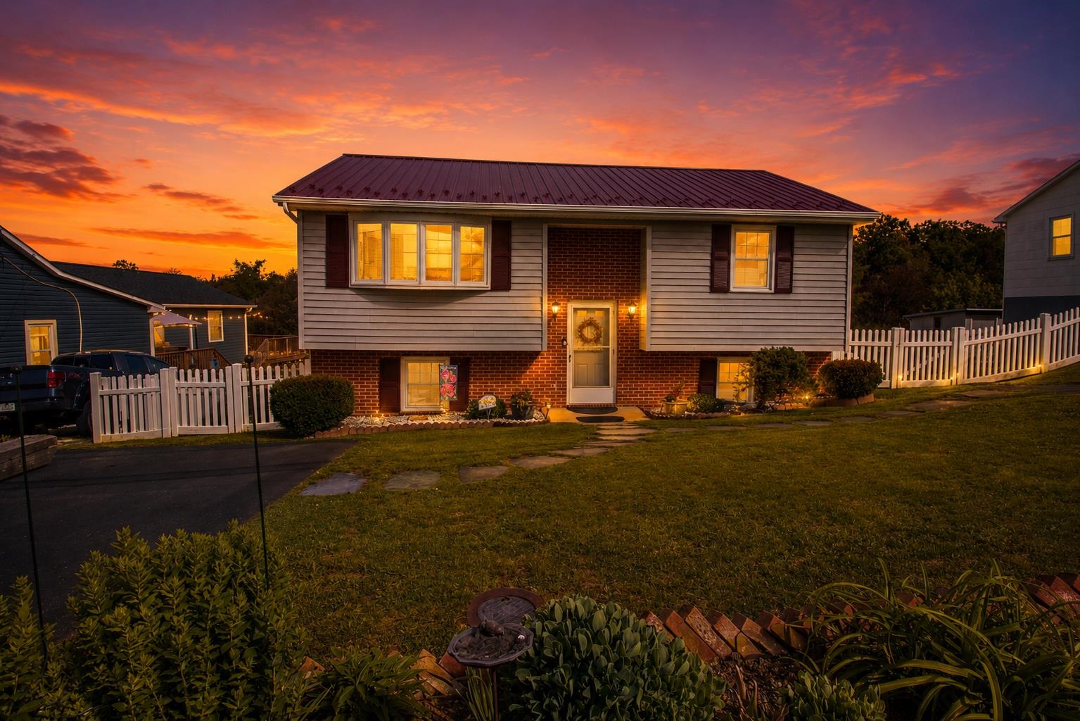 129 GREENVIEW DR, STAUNTON, Virginia 24401, 3 Bedrooms Bedrooms, ,2 BathroomsBathrooms,Residential,129 GREENVIEW DR,676934 MLS # 676934