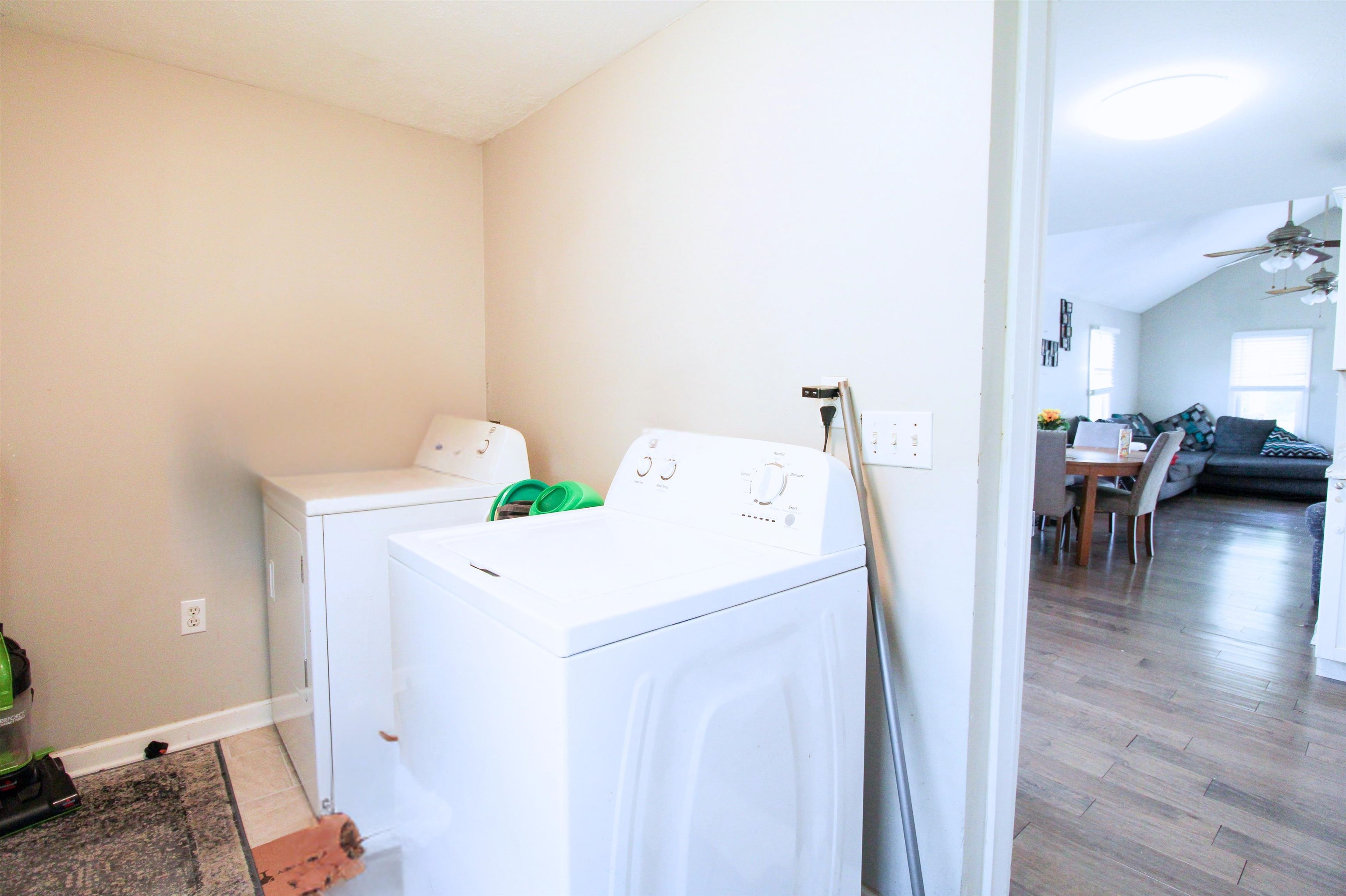 102 EAST AVE, STAUNTON, Virginia 24401, 2 Bedrooms Bedrooms, ,1 BathroomBathrooms,Residential,102 EAST AVE,676940 MLS # 676940