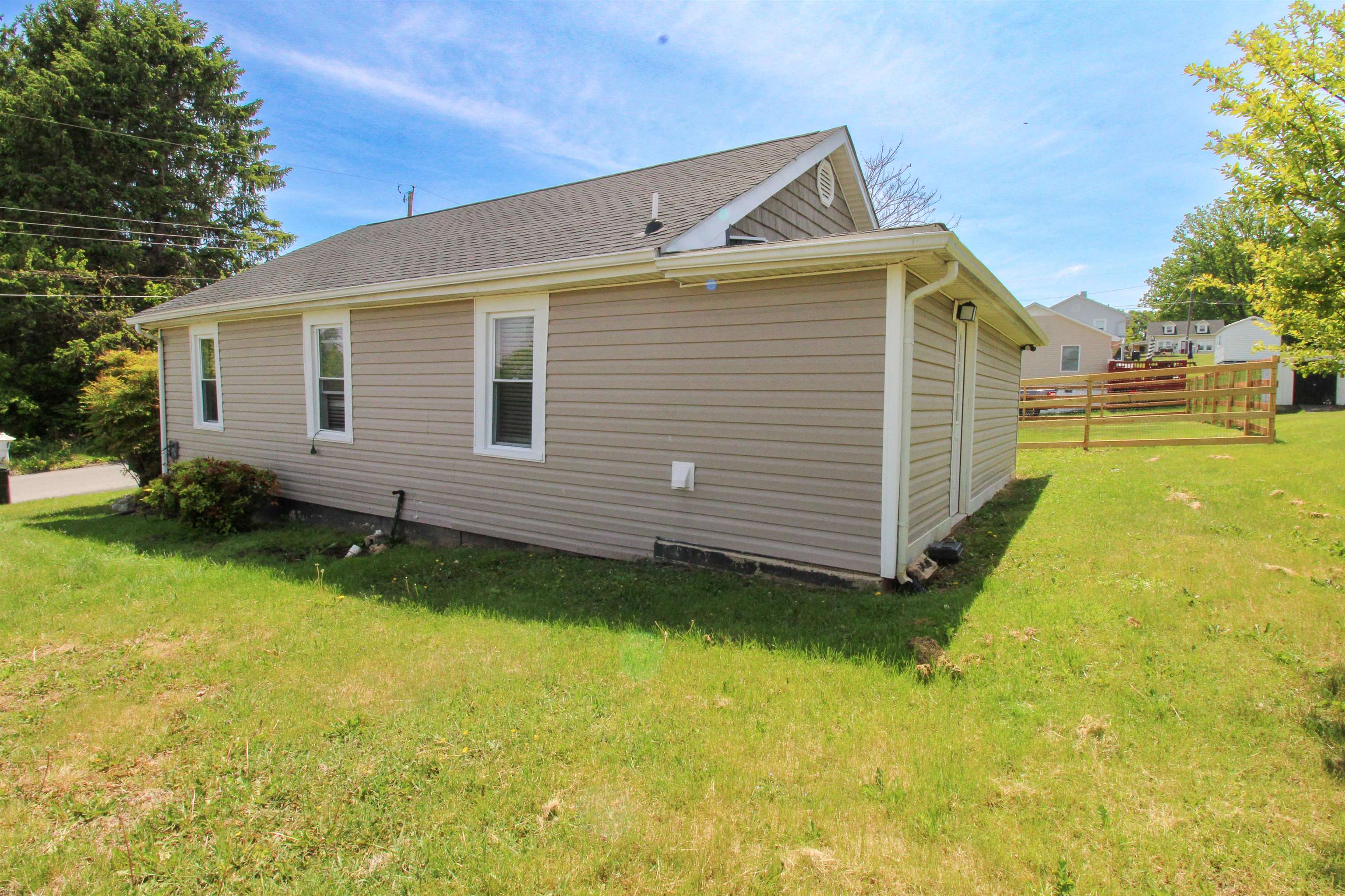 102 EAST AVE, STAUNTON, Virginia 24401, 2 Bedrooms Bedrooms, ,1 BathroomBathrooms,Residential,102 EAST AVE,676940 MLS # 676940