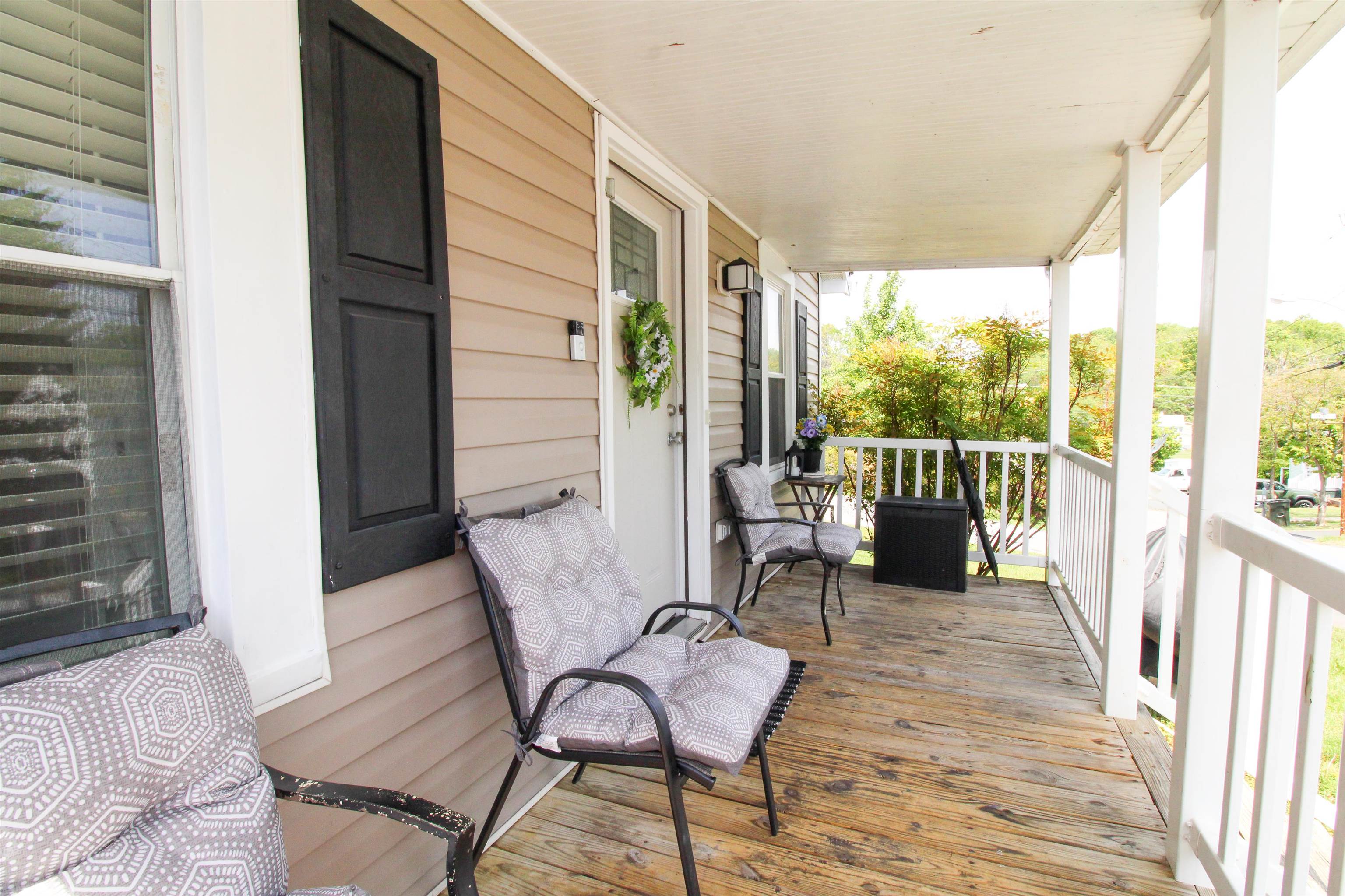 102 EAST AVE, STAUNTON, Virginia 24401, 2 Bedrooms Bedrooms, ,1 BathroomBathrooms,Residential,102 EAST AVE,676940 MLS # 676940